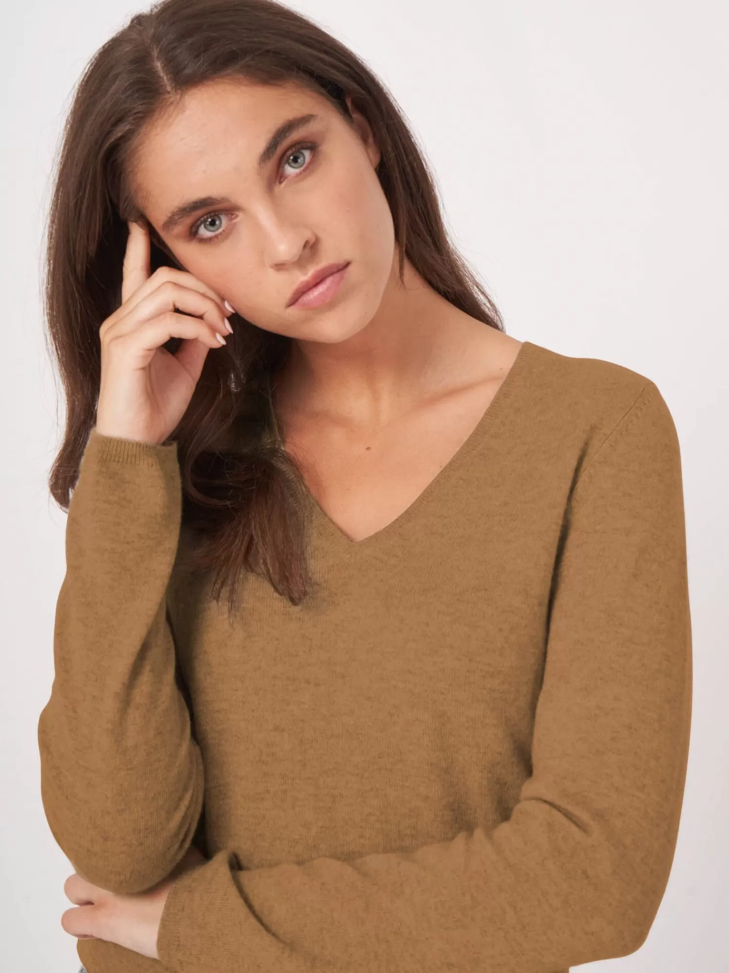 REPEAT cashmere Truien | Organic Cashmere*Basic V-hals trui van cashmere wolmix Camel