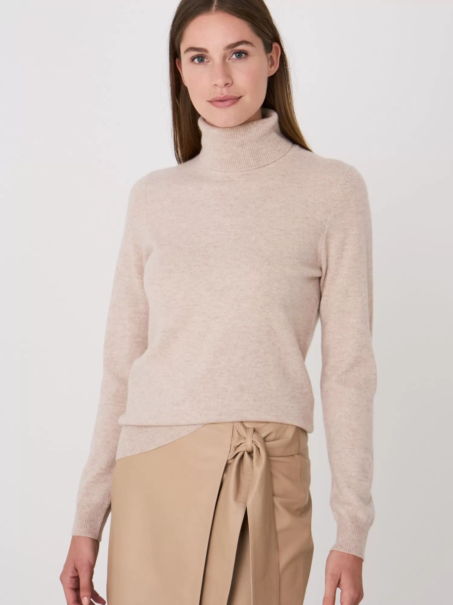 REPEAT cashmere Truien | Organic Cashmere*Basic organisch cashmere trui met rolkraag Beige