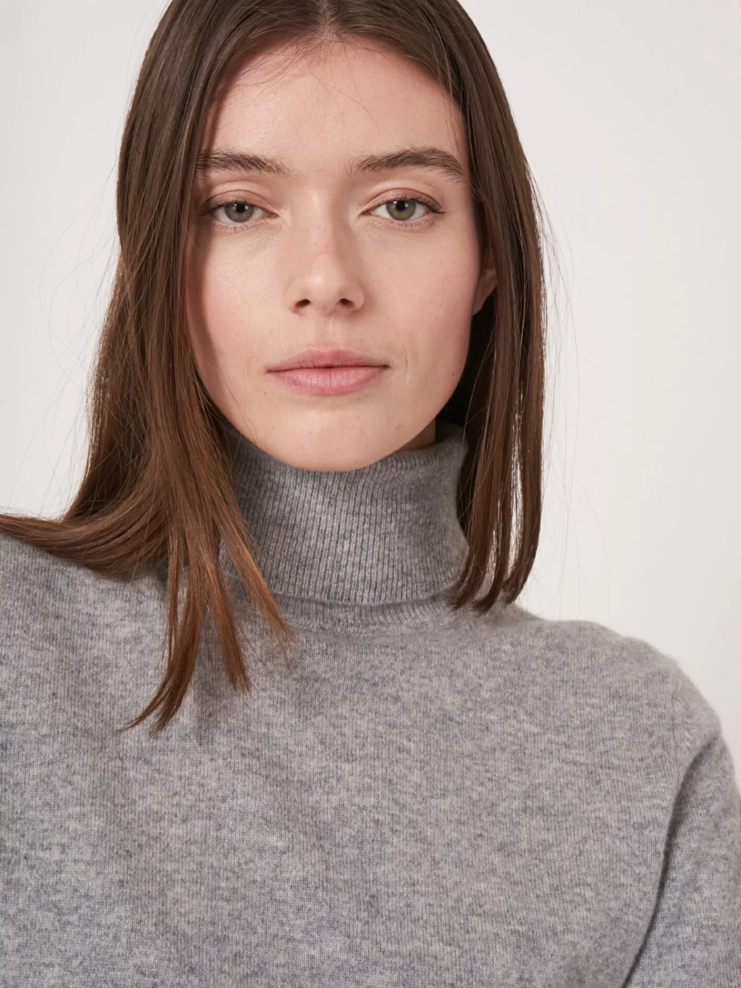 REPEAT cashmere Truien | Truien*Basic organisch cashmere trui met rolkraag LightGrey