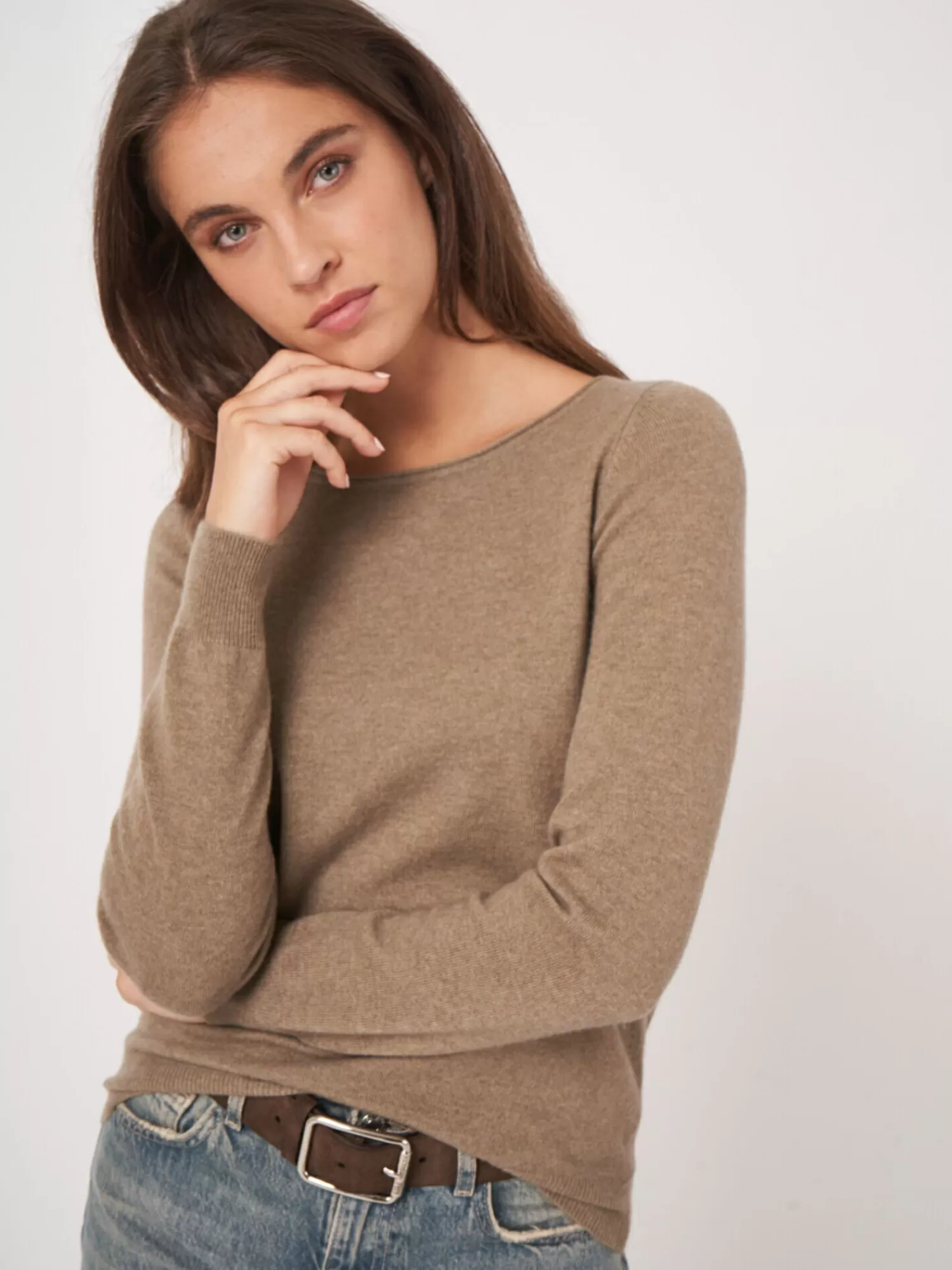 REPEAT cashmere Truien | Organic Cashmere*Basic trui met boothals van cashmere wolmix Taupe