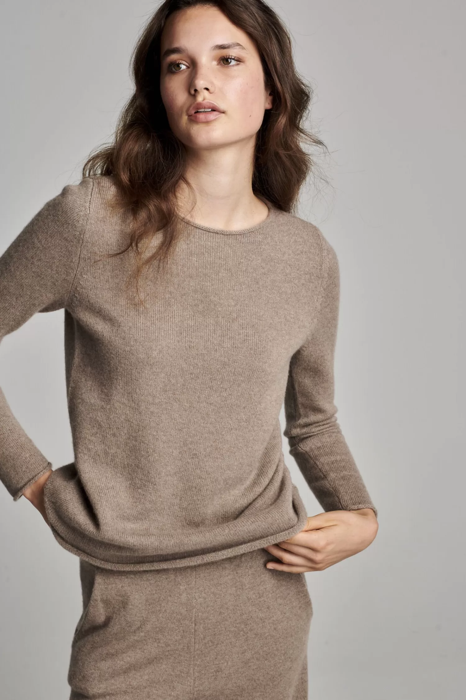 REPEAT cashmere Truien*Basic trui van biologisch cashmere Taupe