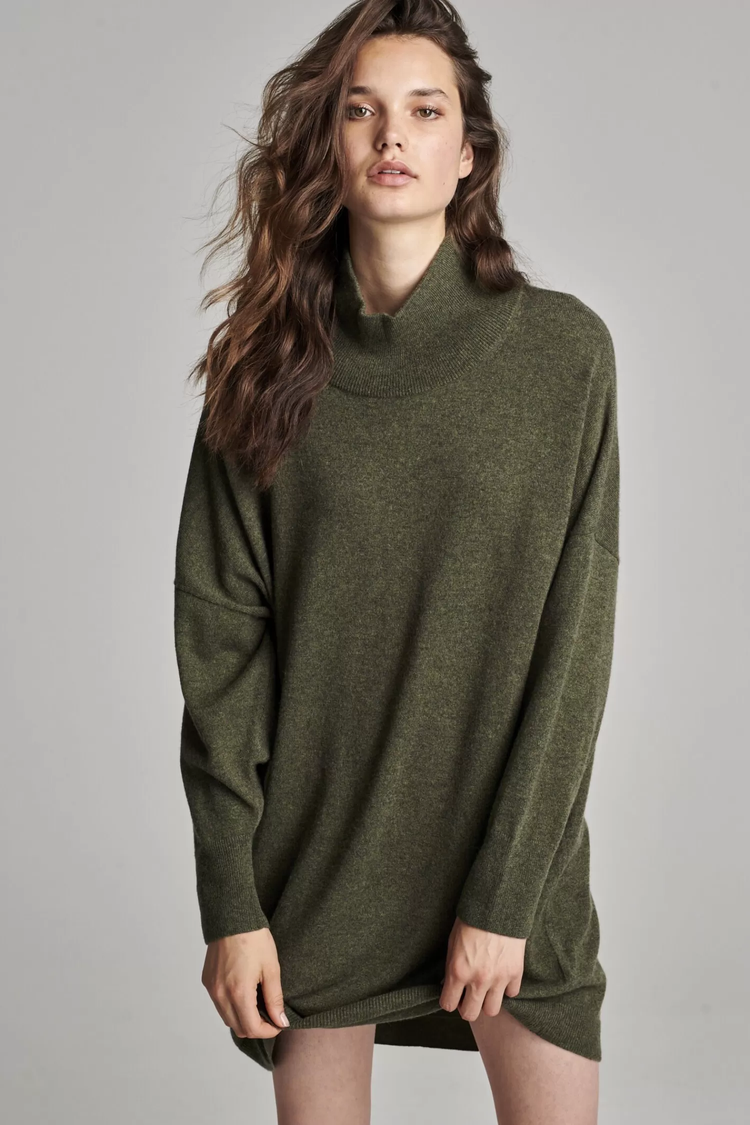 REPEAT cashmere Jurken | Truien*Cashmere jurk met opstaande kraag Khaki