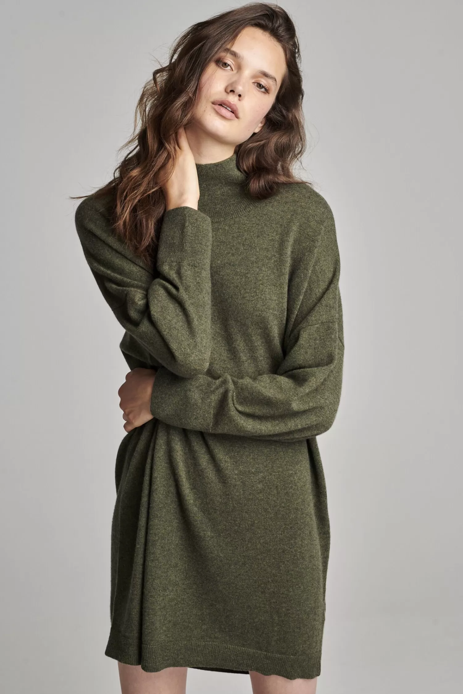 REPEAT cashmere Jurken | Truien*Cashmere jurk met opstaande kraag Khaki