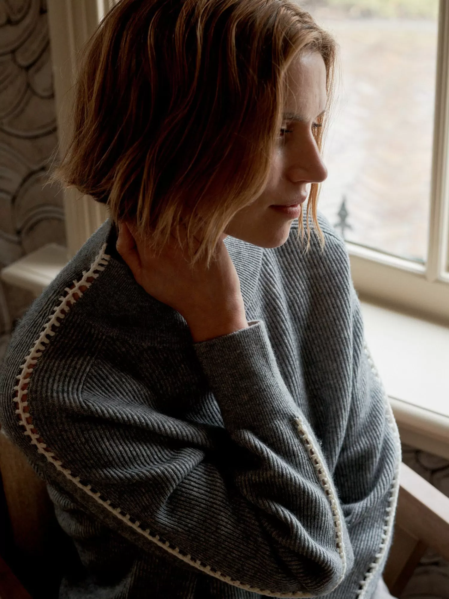 REPEAT cashmere Truien*Cashmere mix ribgebreide trui met gehaakte details op de mouwen LightGrey