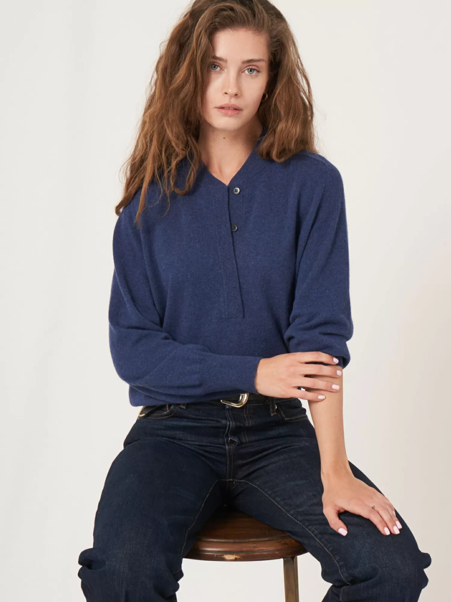 REPEAT cashmere Organic Cashmere*Cashmere trui met baseballkraag en halve knoopsluiting Saphire