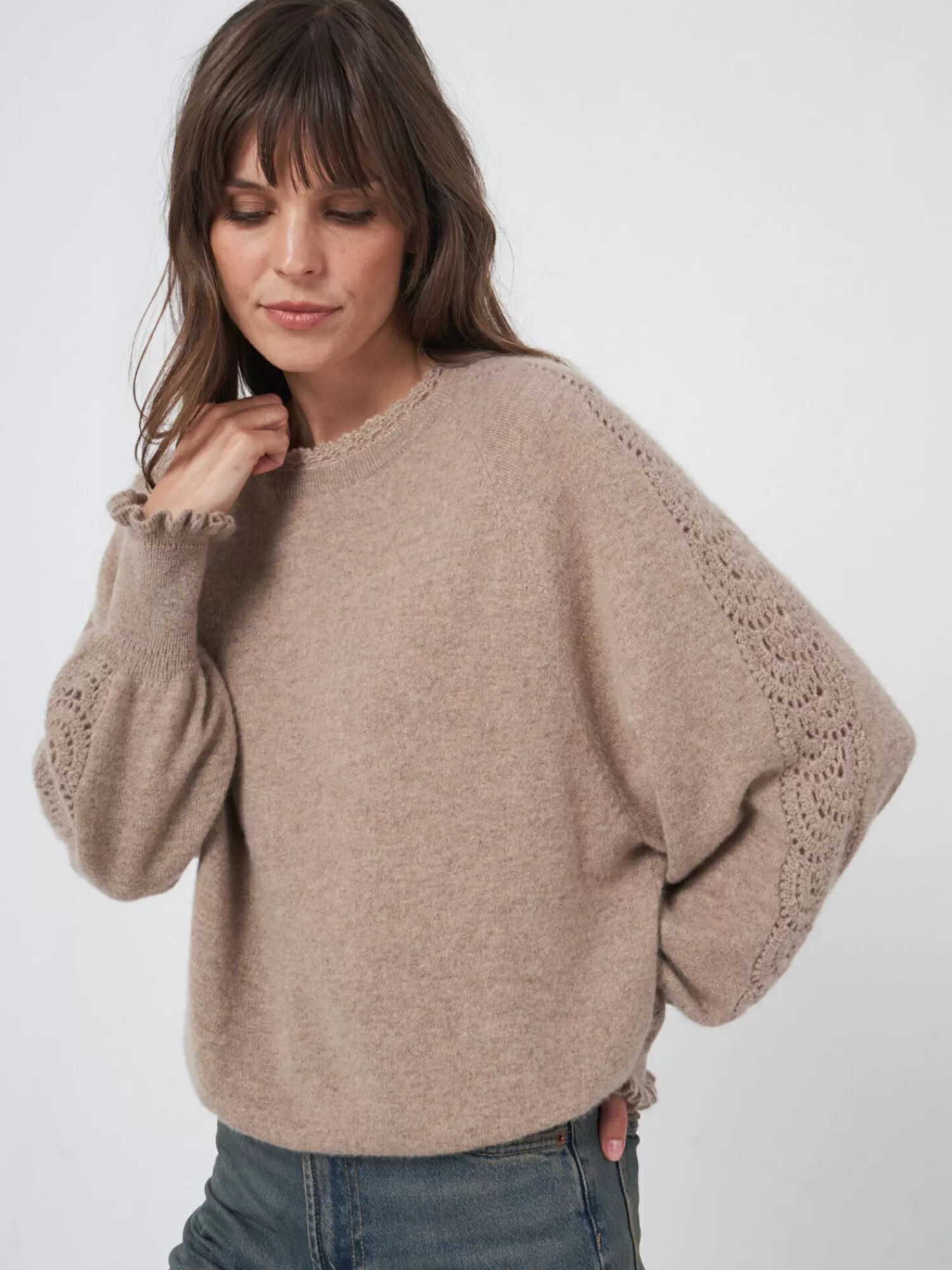 REPEAT cashmere Truien*Cashmere trui met gehaakte details Taupe