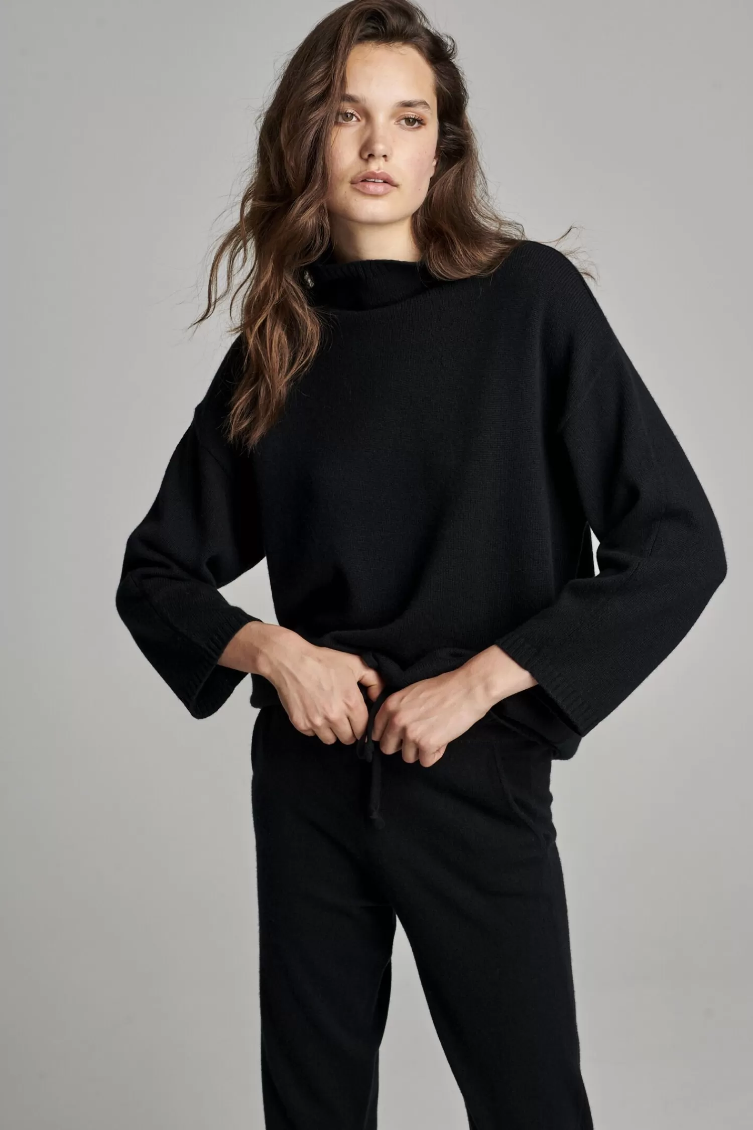 REPEAT cashmere Truien*Cashmere trui met opstaande kraag Black