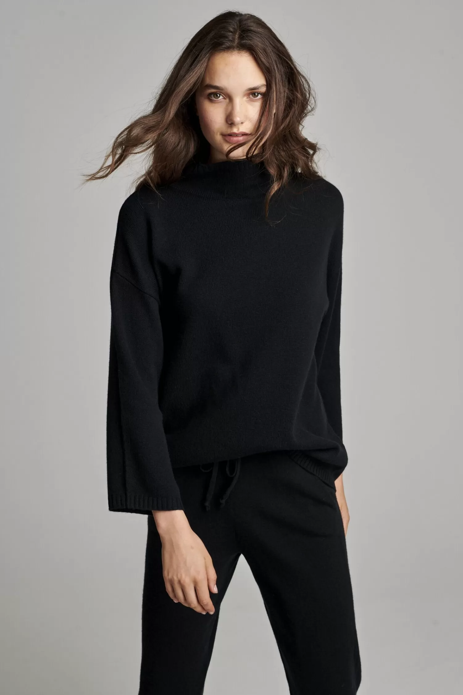 REPEAT cashmere Truien*Cashmere trui met opstaande kraag Black