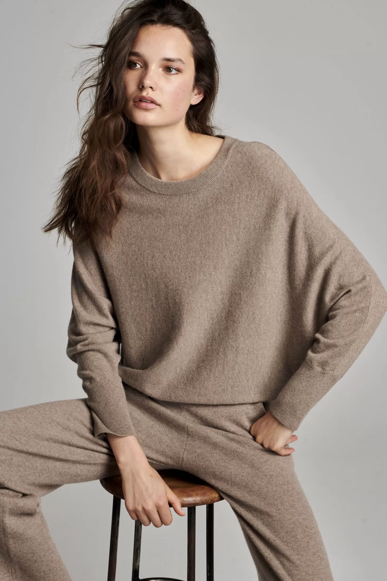 REPEAT cashmere Truien*Cashmere trui met vleermuismouwen Taupe