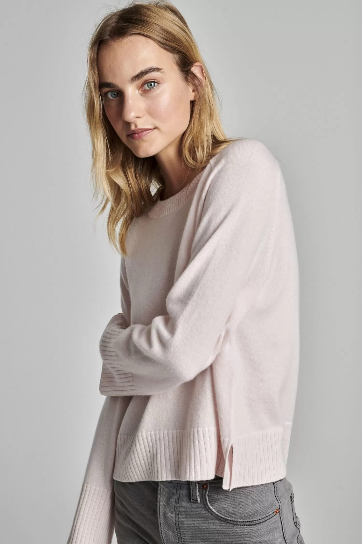 REPEAT cashmere Truien*Casual fit cashmere trui Powder