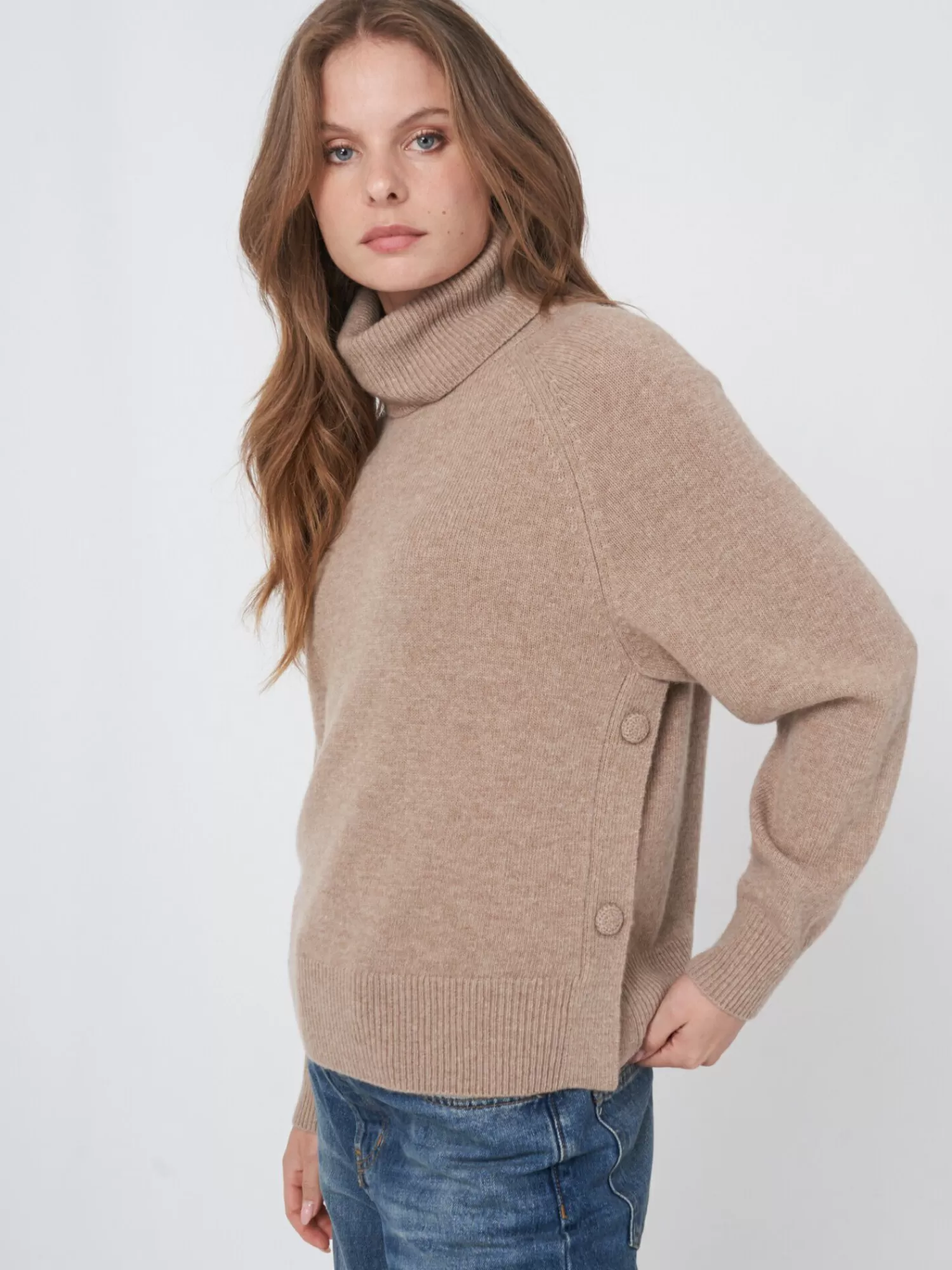 REPEAT cashmere Truien*Coltrui met knopen opzij Taupe