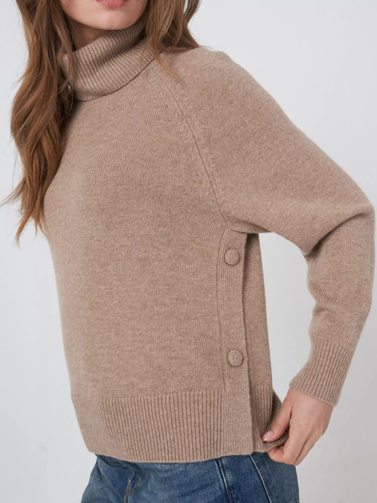 REPEAT cashmere Truien*Coltrui met knopen opzij Taupe