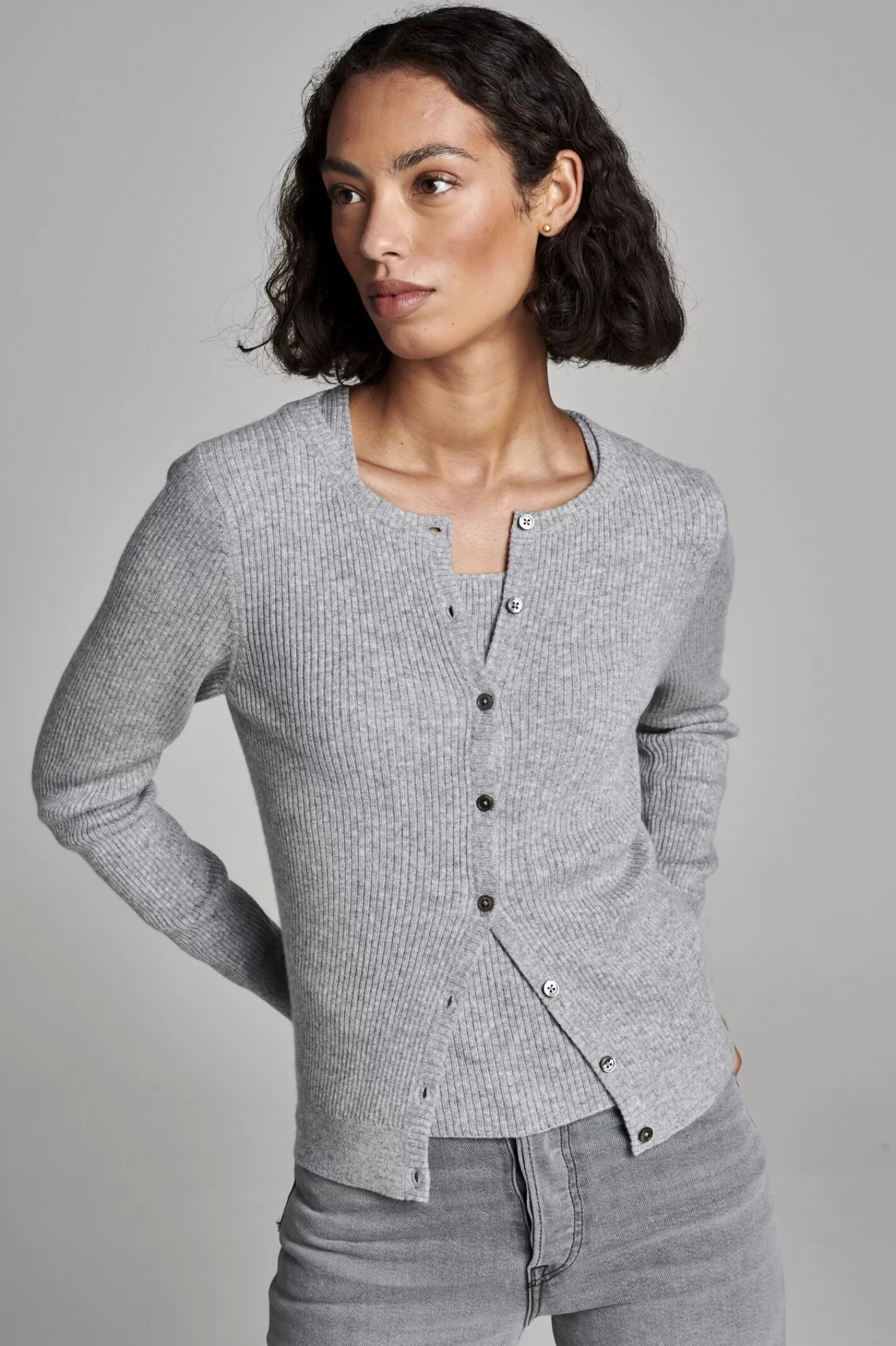 REPEAT cashmere Vesten*Fijn gebreid cashmere vest met ronde hals Grey