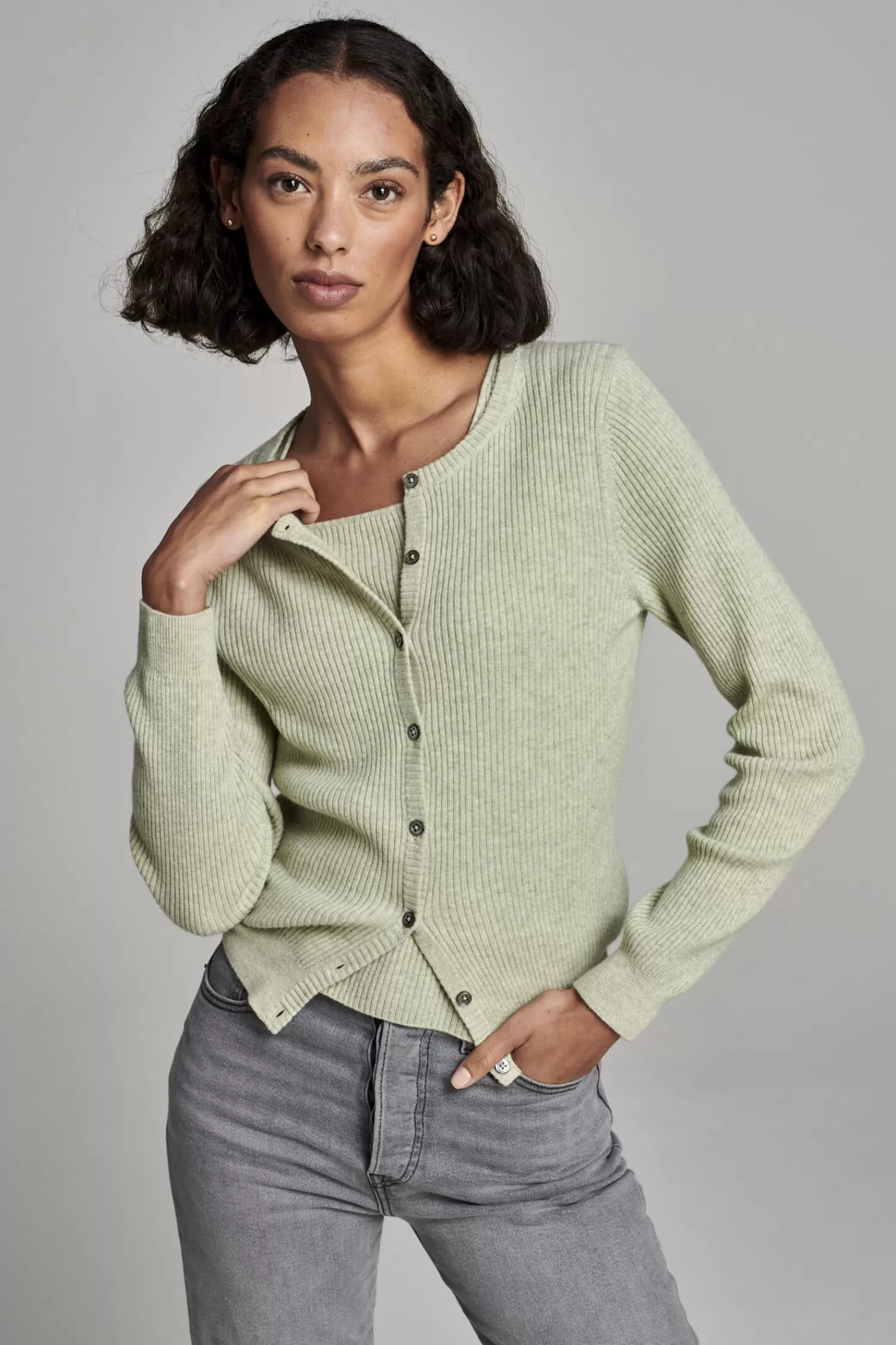 REPEAT cashmere Vesten*Fijn gebreid cashmere vest met ronde hals Moss