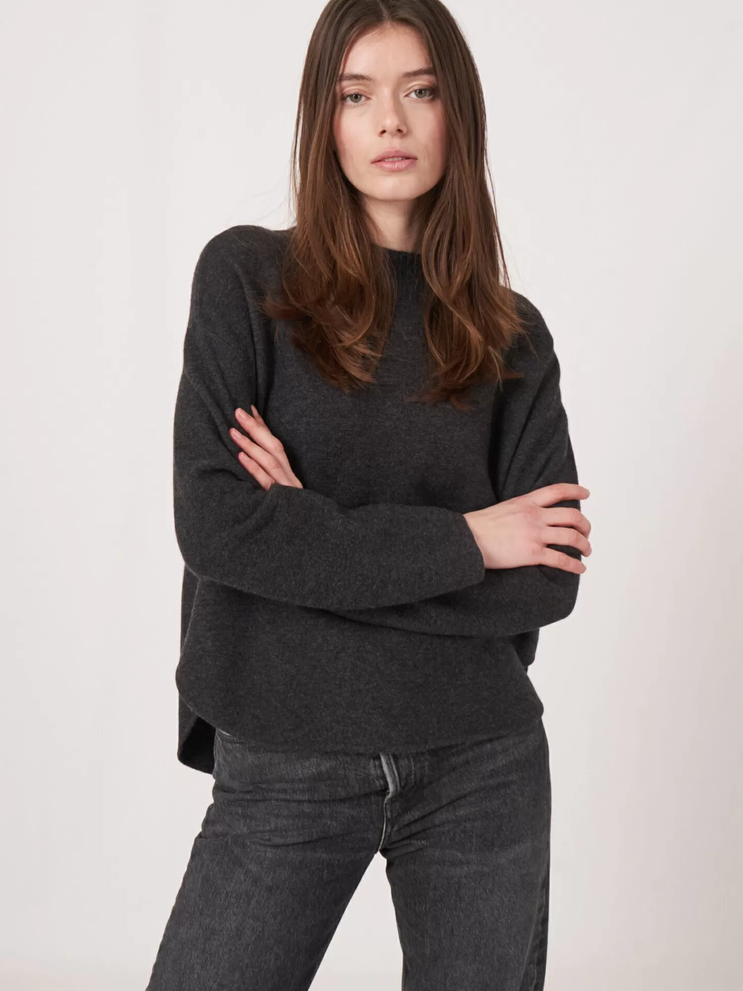 REPEAT cashmere Truien*Fijngebreide trui met ronde zoom Charcoal