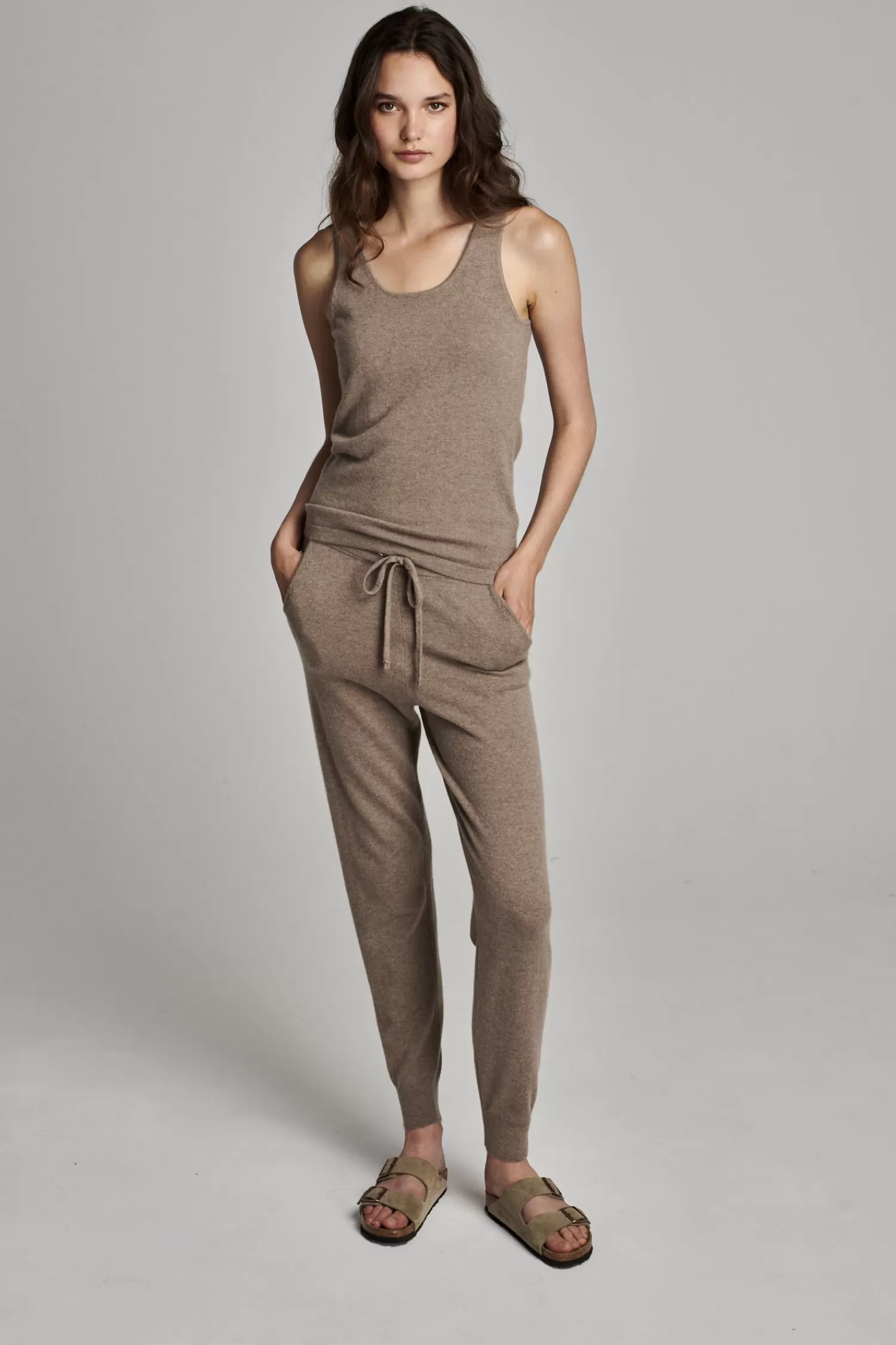 REPEAT cashmere Tops*Gebreide cashmere top met ronde hals Taupe