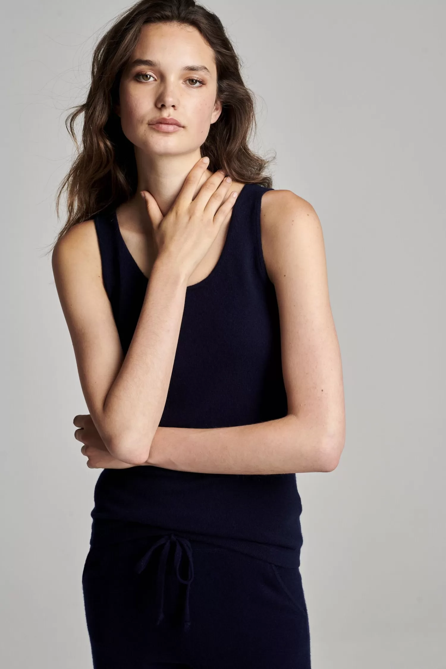 REPEAT cashmere Tops*Gebreide cashmere top met ronde hals Navy