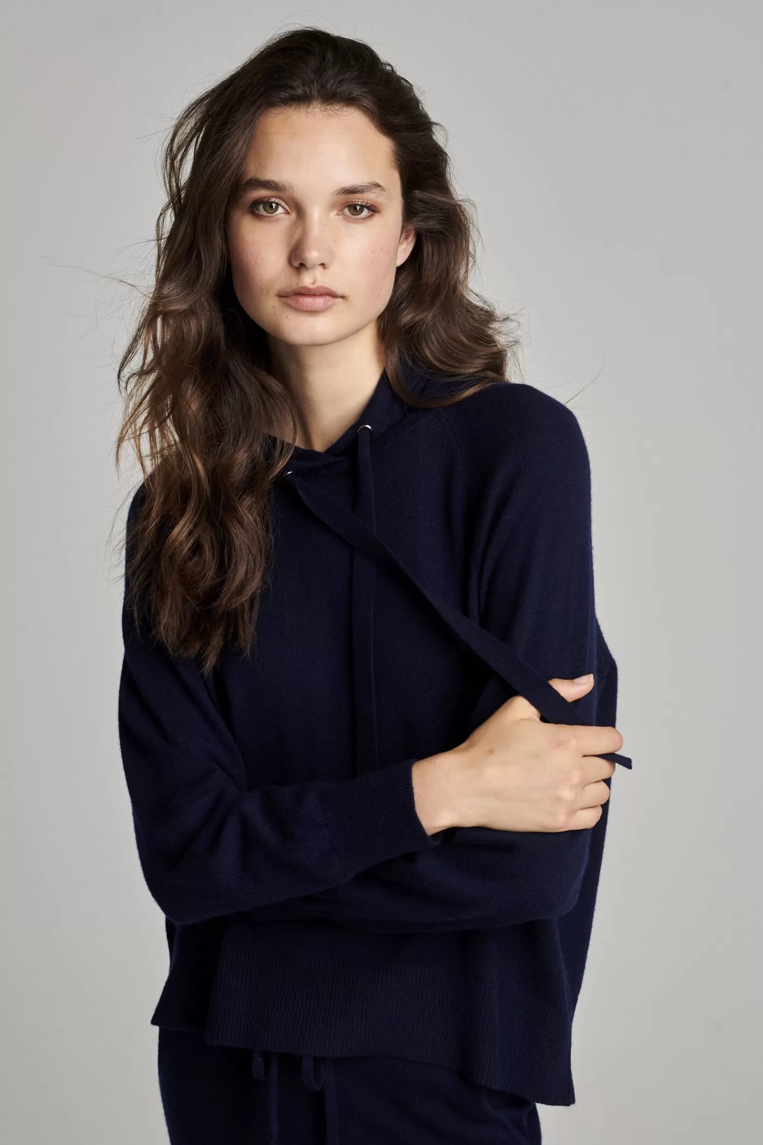 REPEAT cashmere Truien*Gebreide hoodie van biologisch cashmere Navy