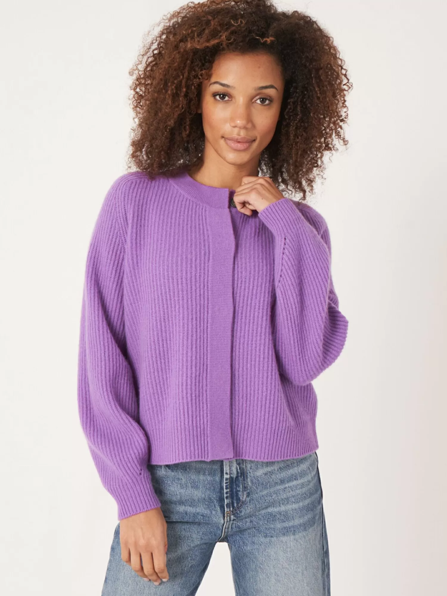 REPEAT cashmere Organic Cashmere | Vesten*Geribde cashmere cardigan met pofmouwen Lilac