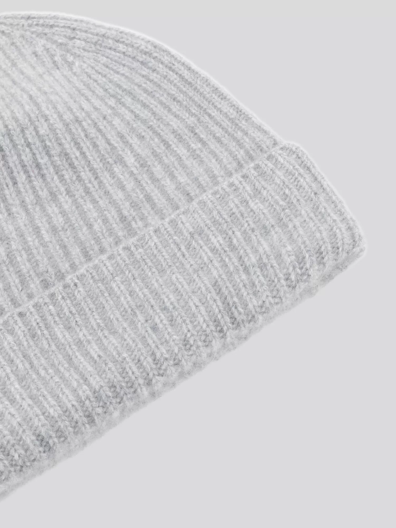 REPEAT cashmere Accessoires*Geribde muts van biologisch cashmere LightGrey