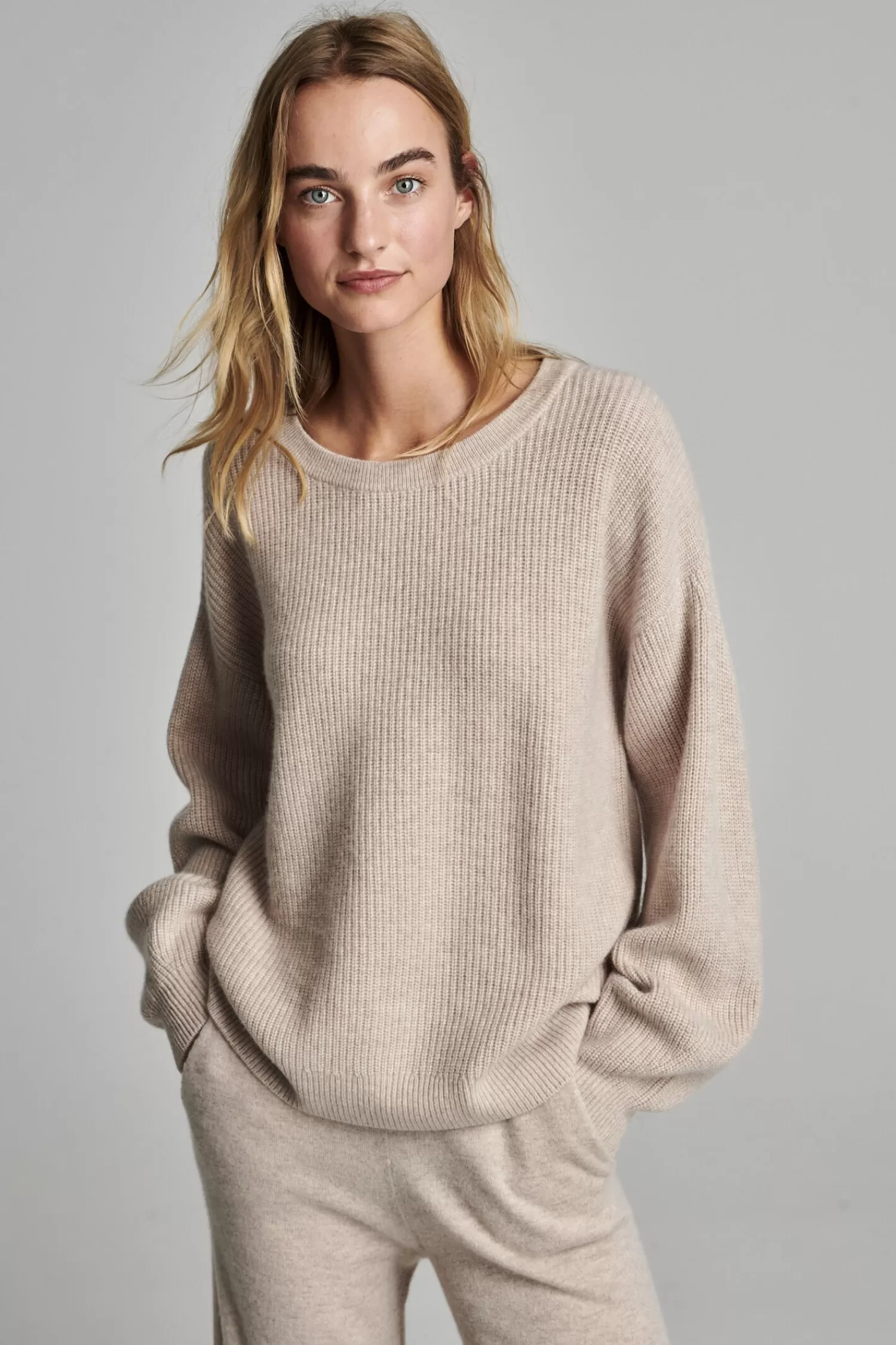 REPEAT cashmere Truien*Grof gebreide cashmere trui Beige