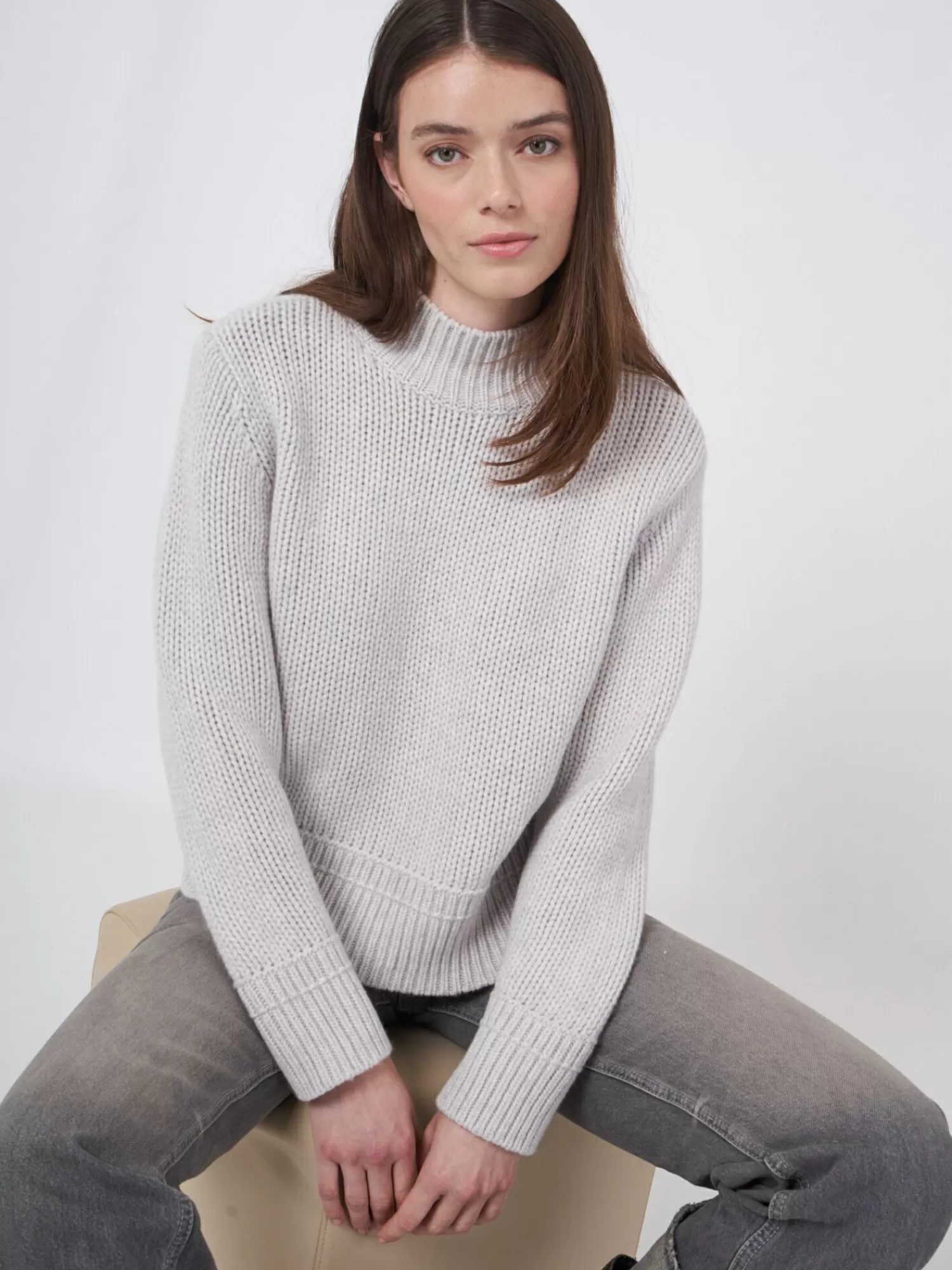 REPEAT cashmere Organic Cashmere | Truien*Grof gebreide cashmere trui met geribde opstaande kraag Snow