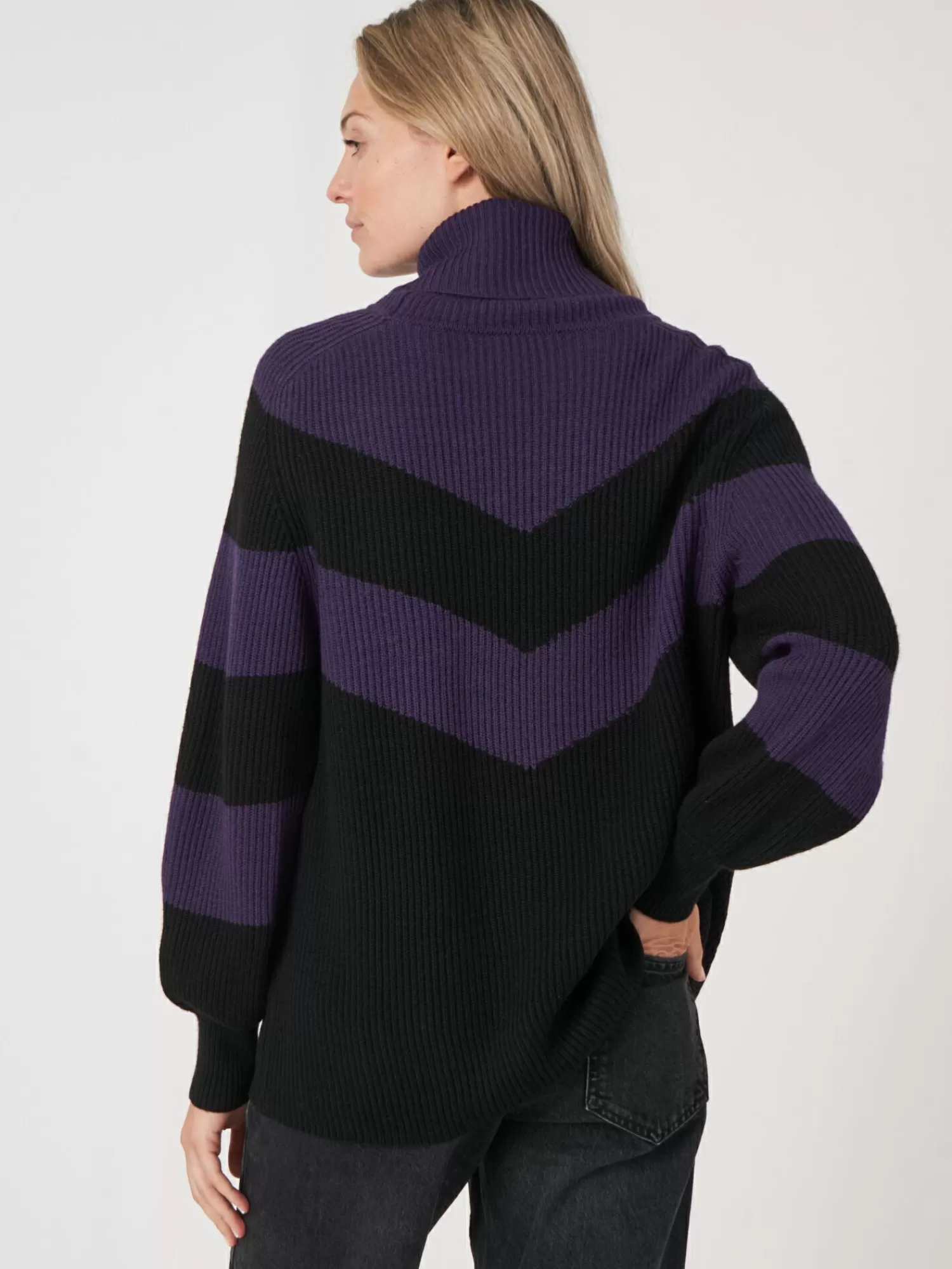 REPEAT cashmere Truien*Intarsia chevron trui met rolkraag Black/Purple