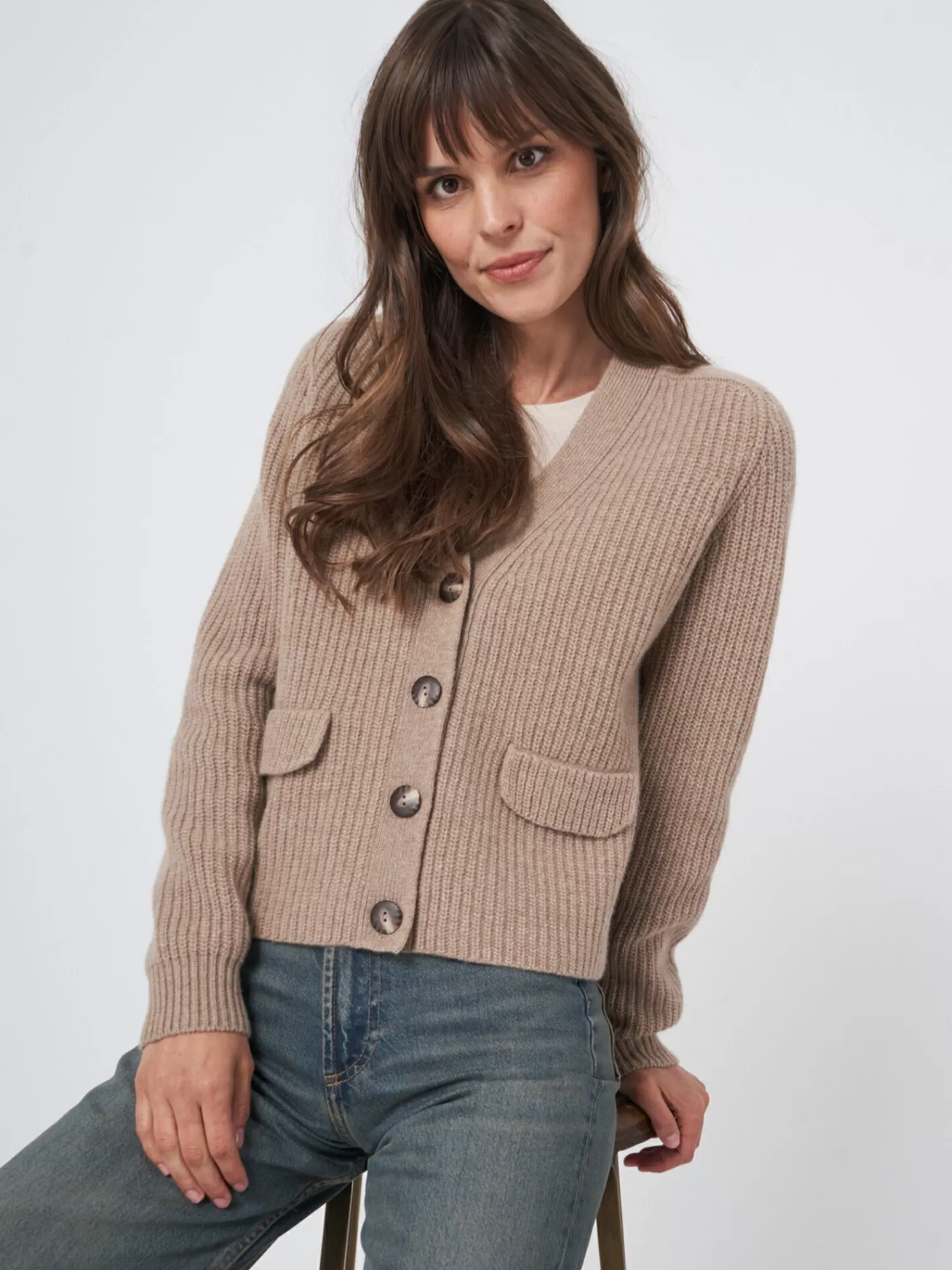 REPEAT cashmere Vesten*Korte ribgebreide cardigan van Italiaanse wol Taupe