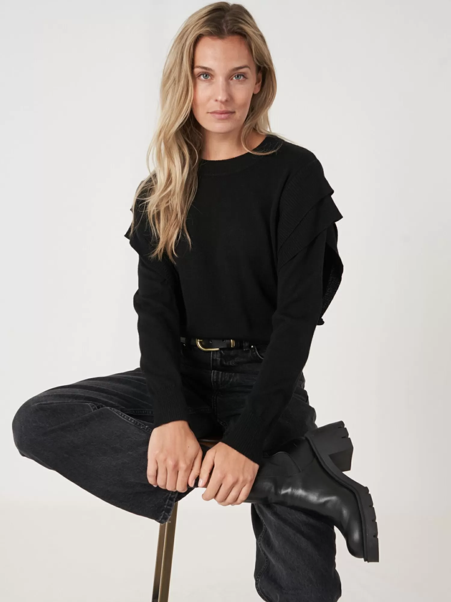 REPEAT cashmere Truien*Korte trui met detail aan de schouder Black