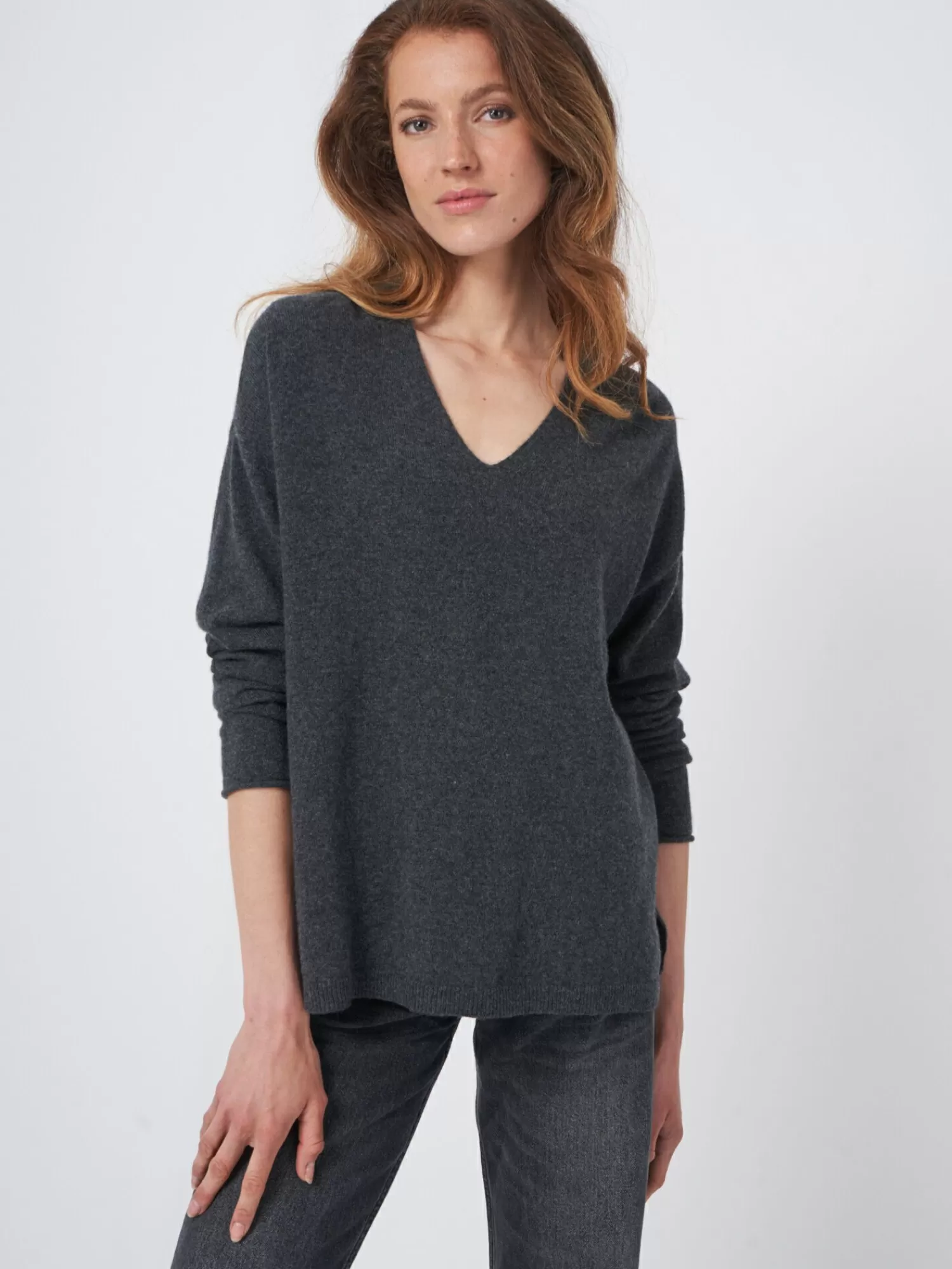 REPEAT cashmere Organic Cashmere | Truien*Lichte cashmere sweater met V-hals Charcoal