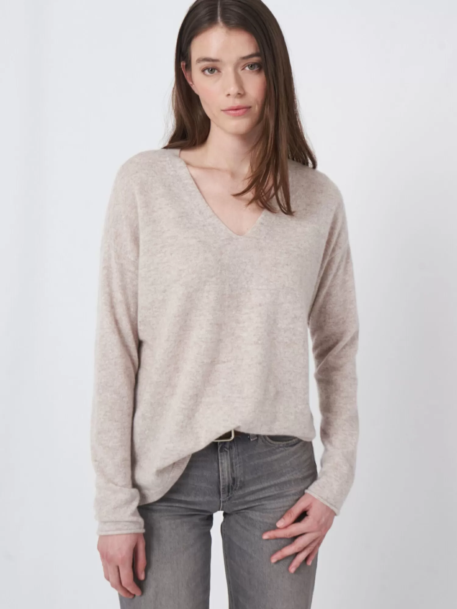 REPEAT cashmere Organic Cashmere | Truien*Lichte cashmere sweater met V-hals Beige