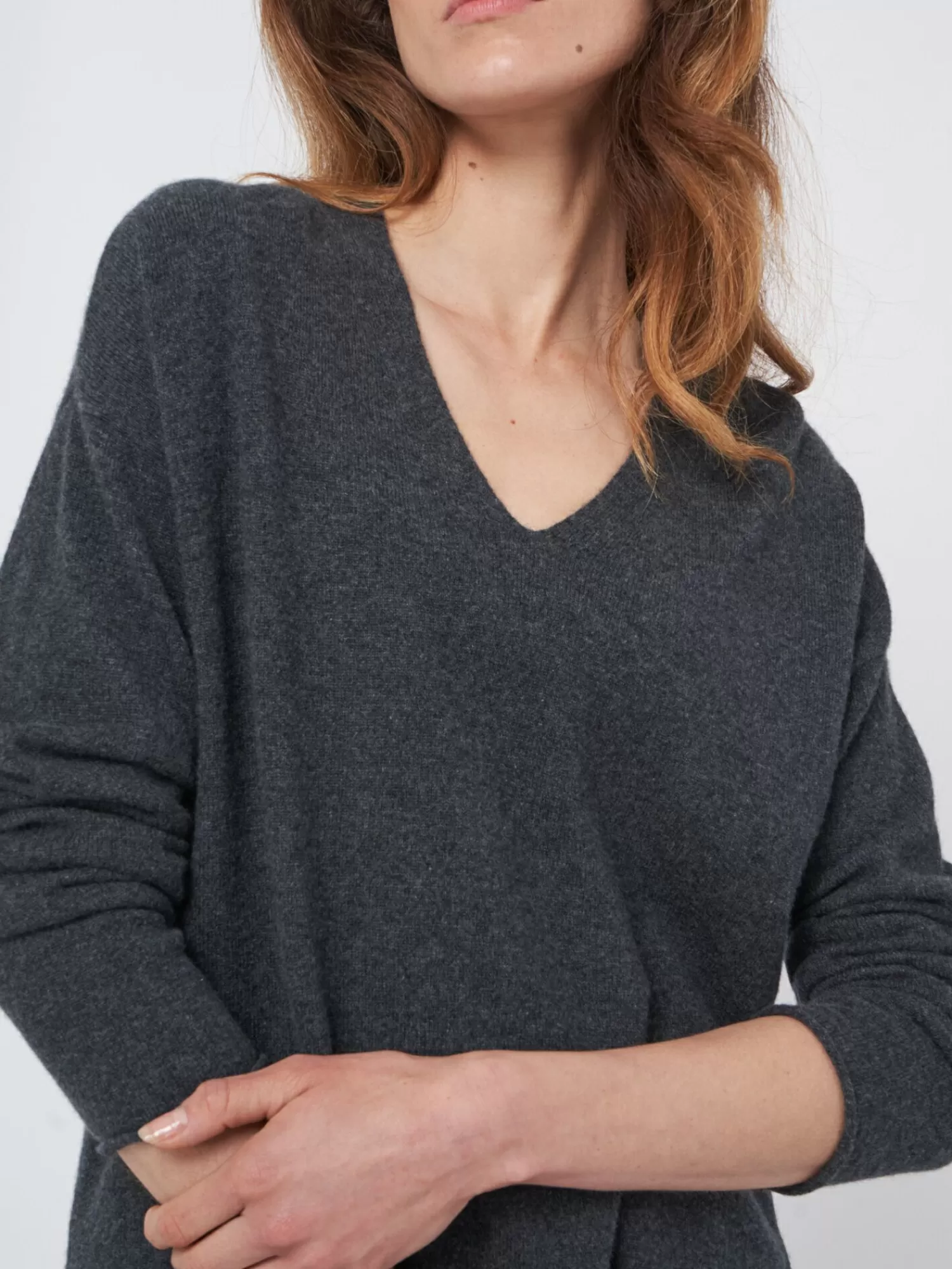 REPEAT cashmere Organic Cashmere | Truien*Lichte cashmere sweater met V-hals Charcoal