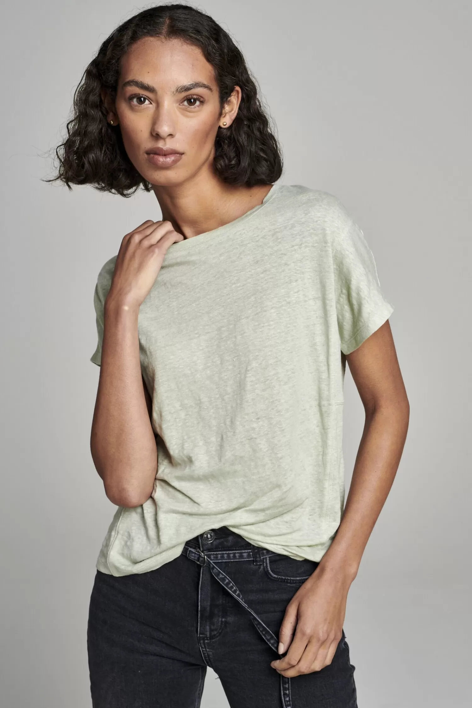 REPEAT cashmere Tops*Linnen T-shirt met details opzij Moss