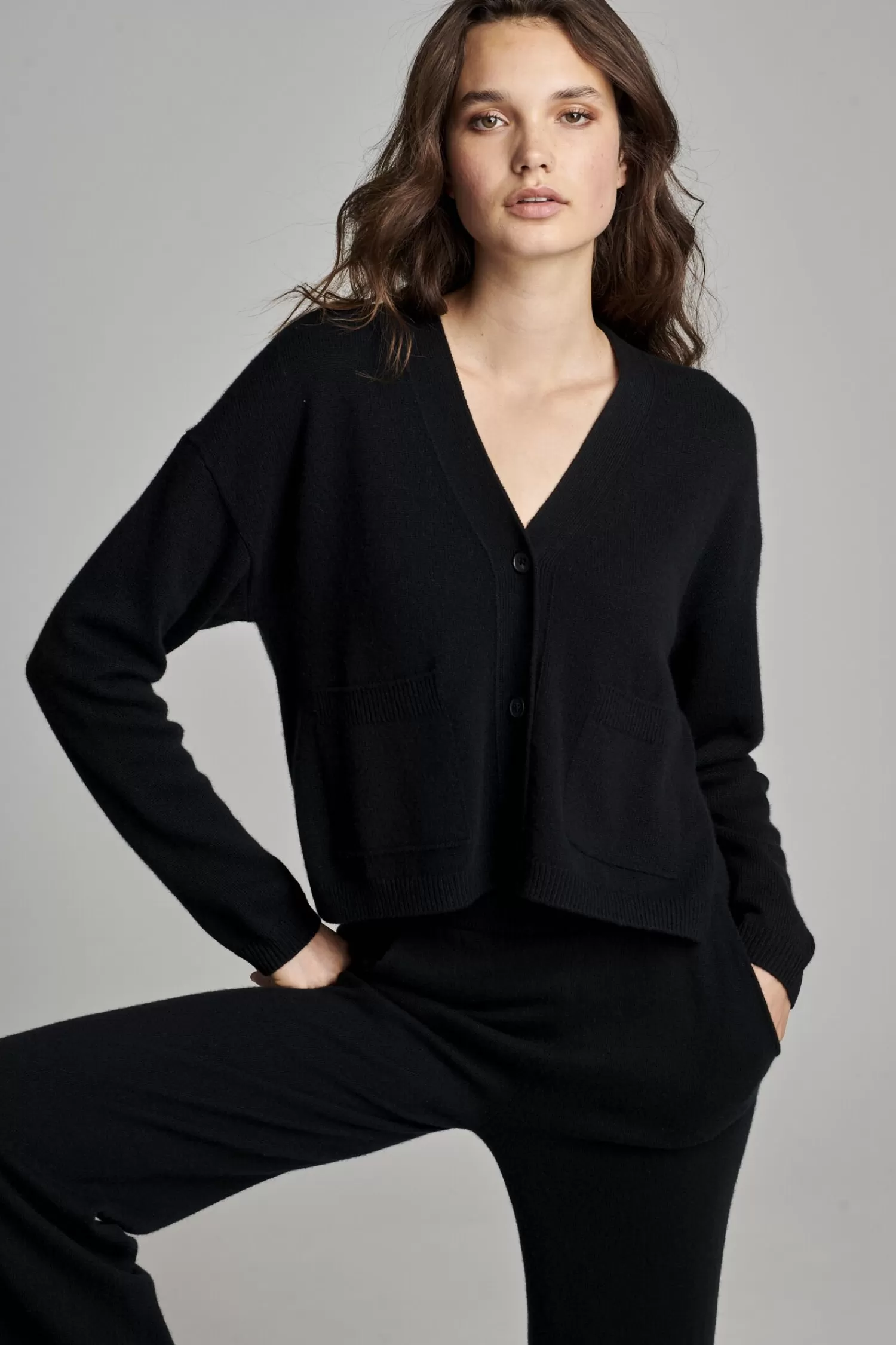 REPEAT cashmere Vesten*Loose fit cashmere vest met knopen Black