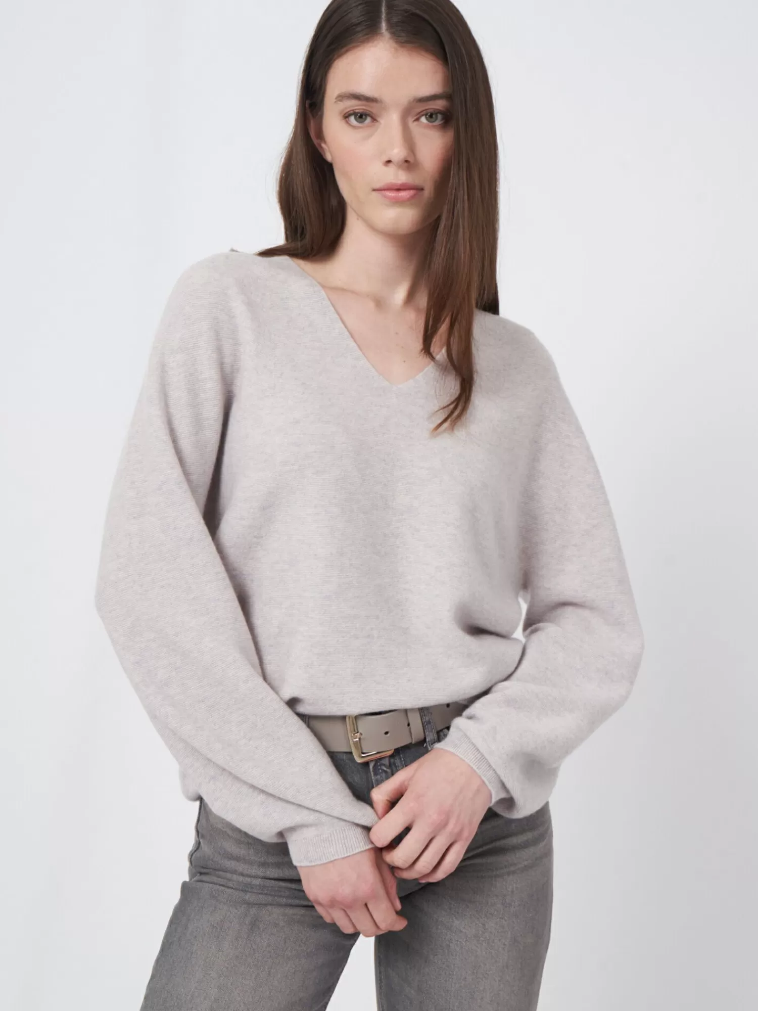 REPEAT cashmere Organic Cashmere | Truien*Naadloos gebreid cashmere trui met V-hals Snow