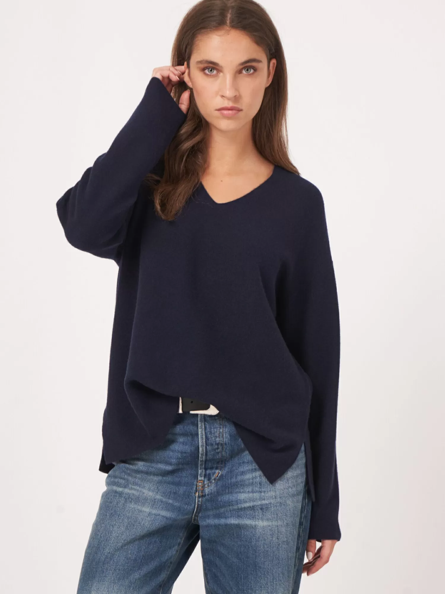 REPEAT cashmere Truien | Organic Cashmere*Naadloos gebreide cashmere trui met V-hals Navy