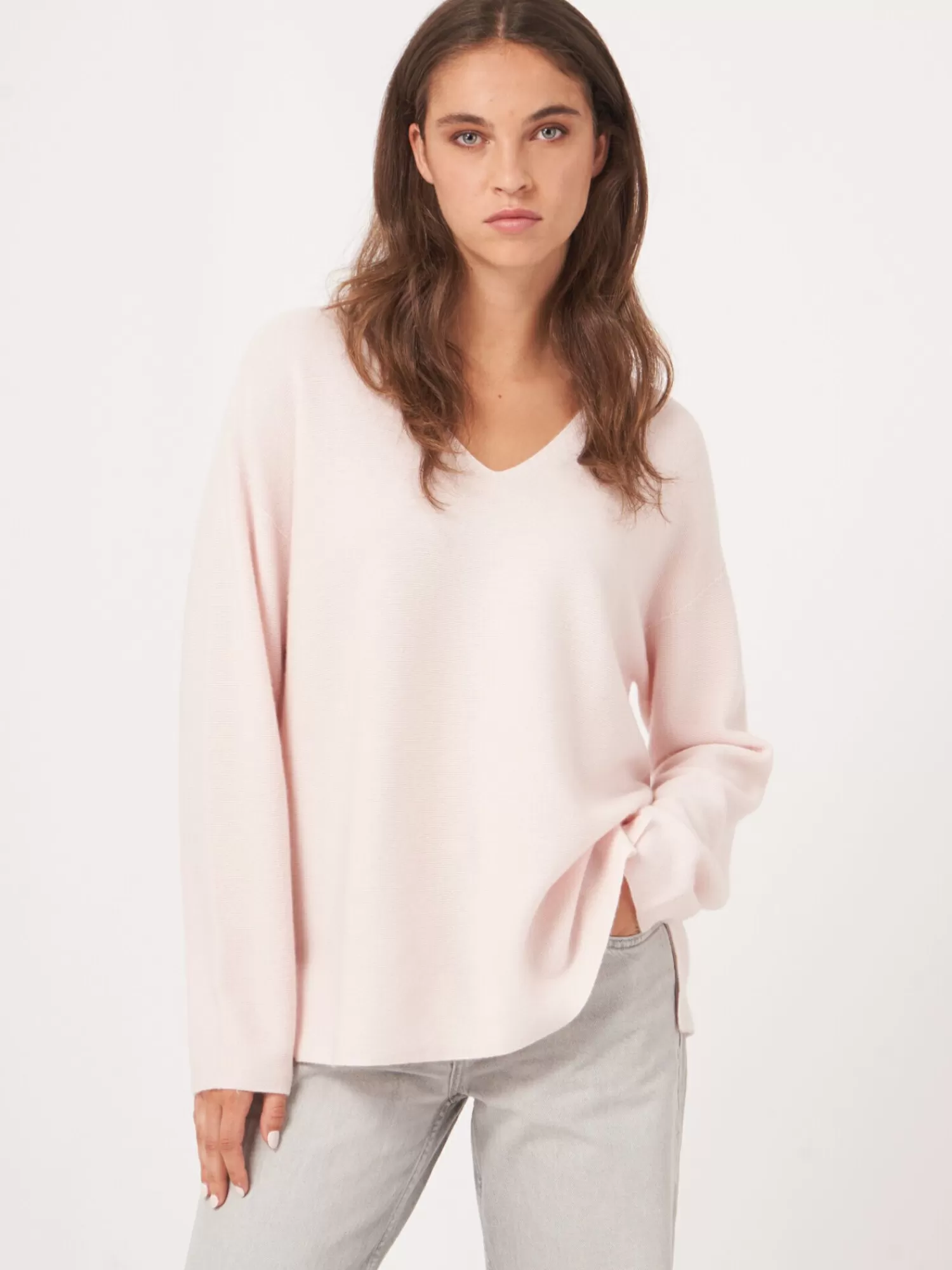 REPEAT cashmere Truien | Organic Cashmere*Naadloos gebreide cashmere trui met V-hals Powder