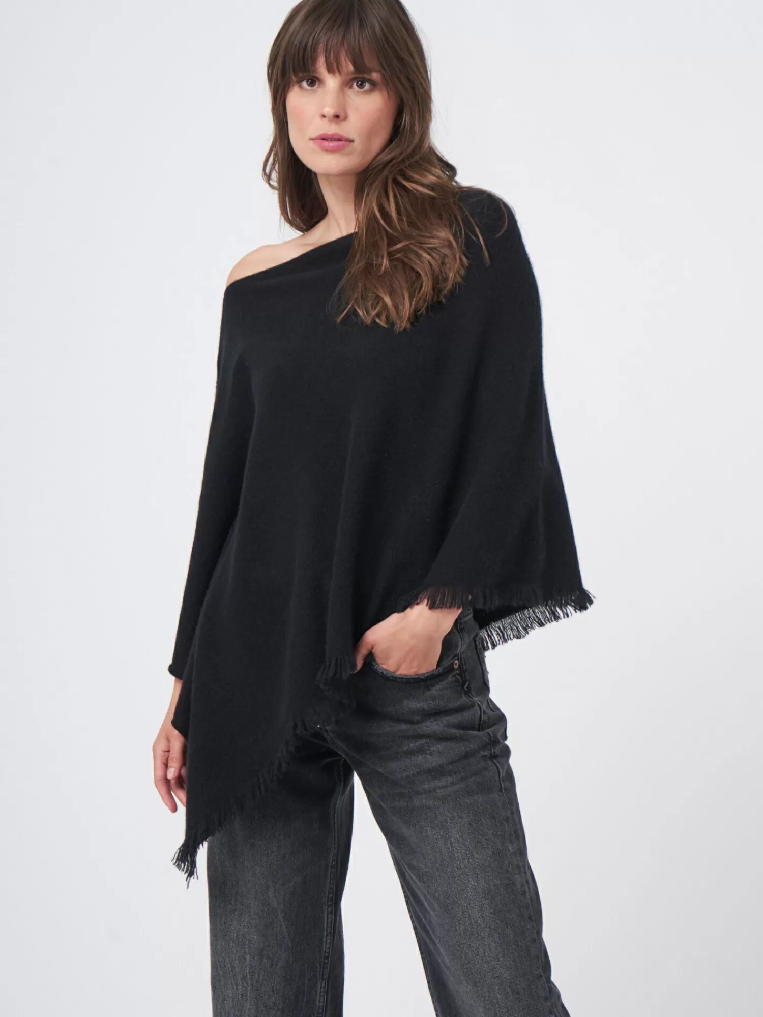 REPEAT cashmere Ponchos | Organic Cashmere*Organisch cashmere poncho met franjes Black