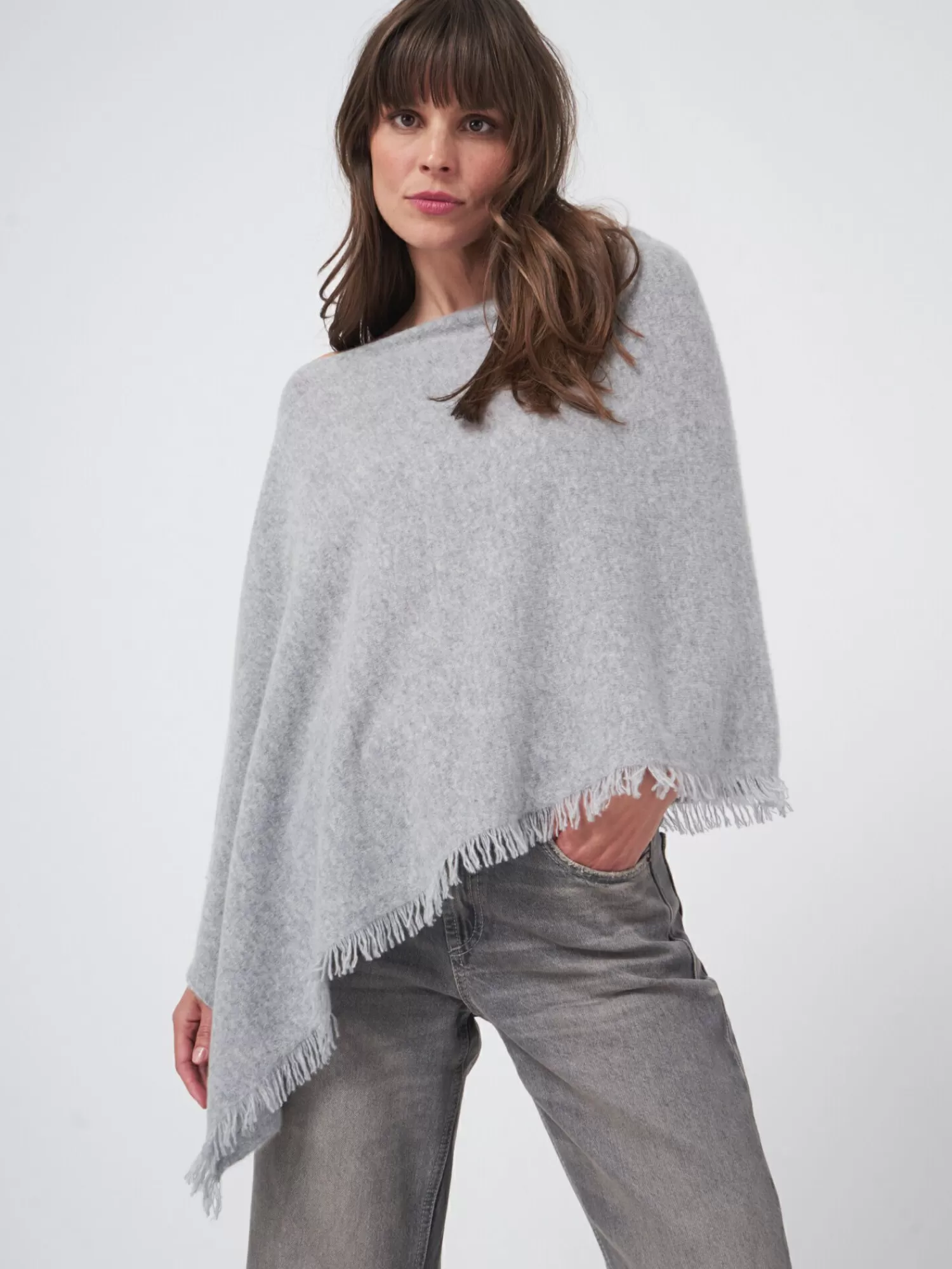 REPEAT cashmere Ponchos | Organic Cashmere*Organisch cashmere poncho met franjes LightGrey