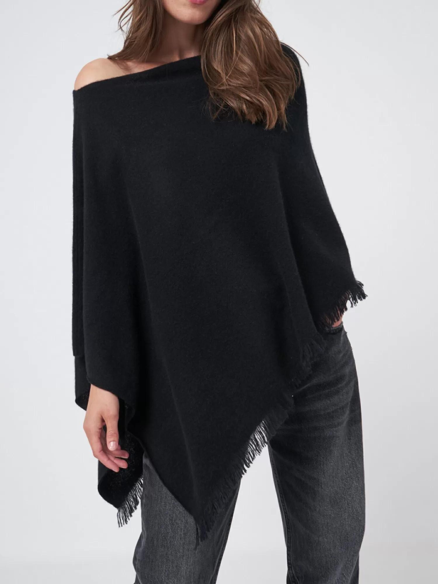 REPEAT cashmere Ponchos | Organic Cashmere*Organisch cashmere poncho met franjes Black