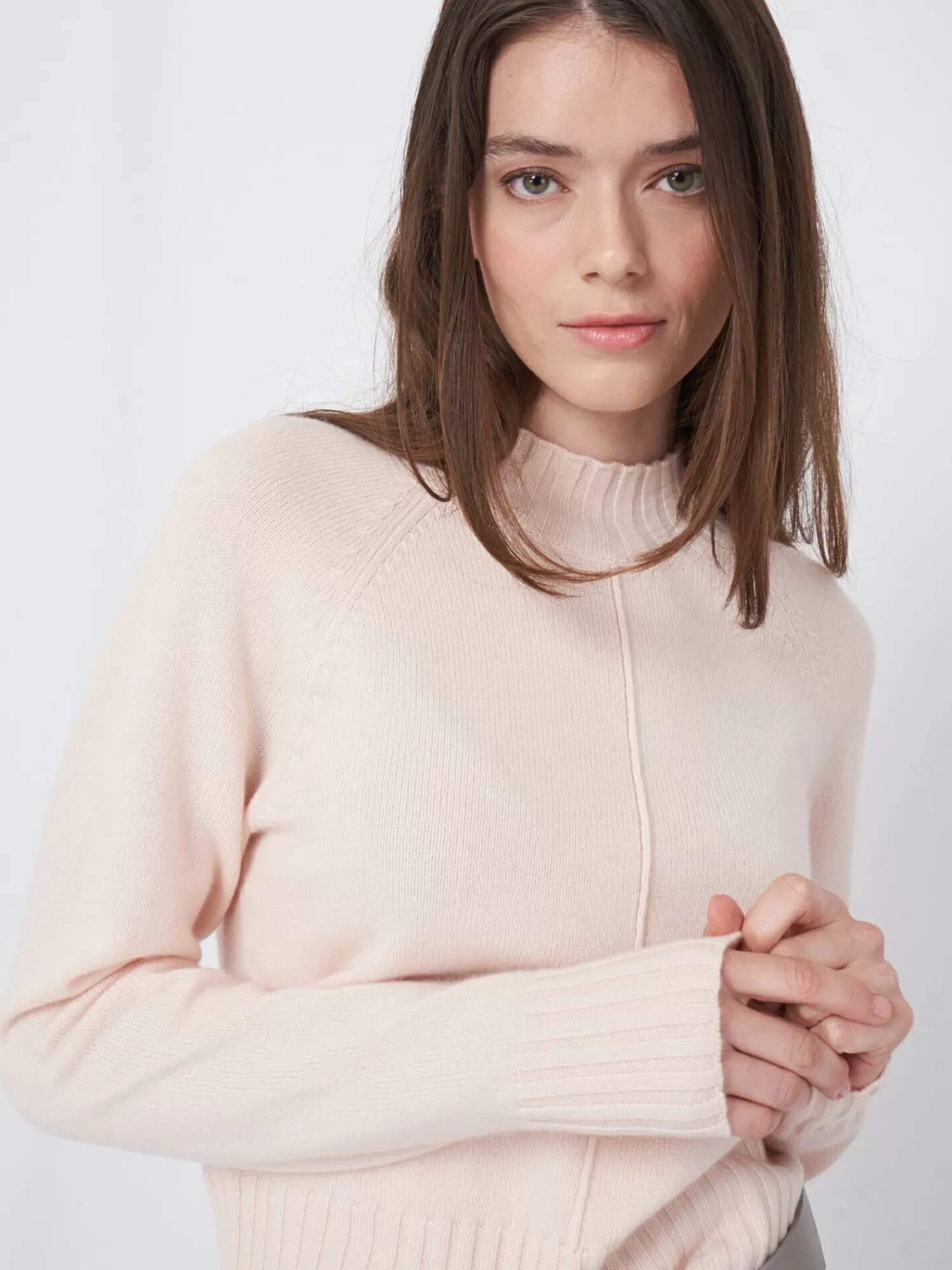 REPEAT cashmere Organic Cashmere | Truien*Organisch cashmere sweater met geribde staande kraag Pearl