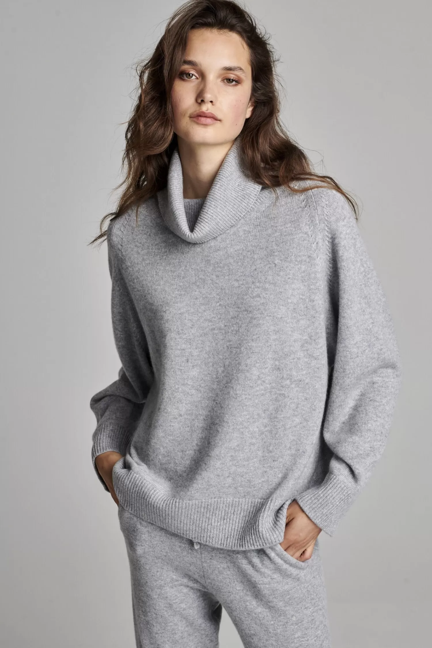 REPEAT cashmere Truien*Oversized cashmere trui met hoge kraag Grey