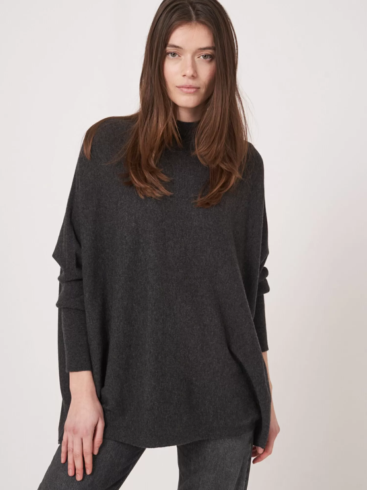 REPEAT cashmere Poncho's | Truien*Oversized fijn gebreide poncho trui van cashmere-mix Charcoal