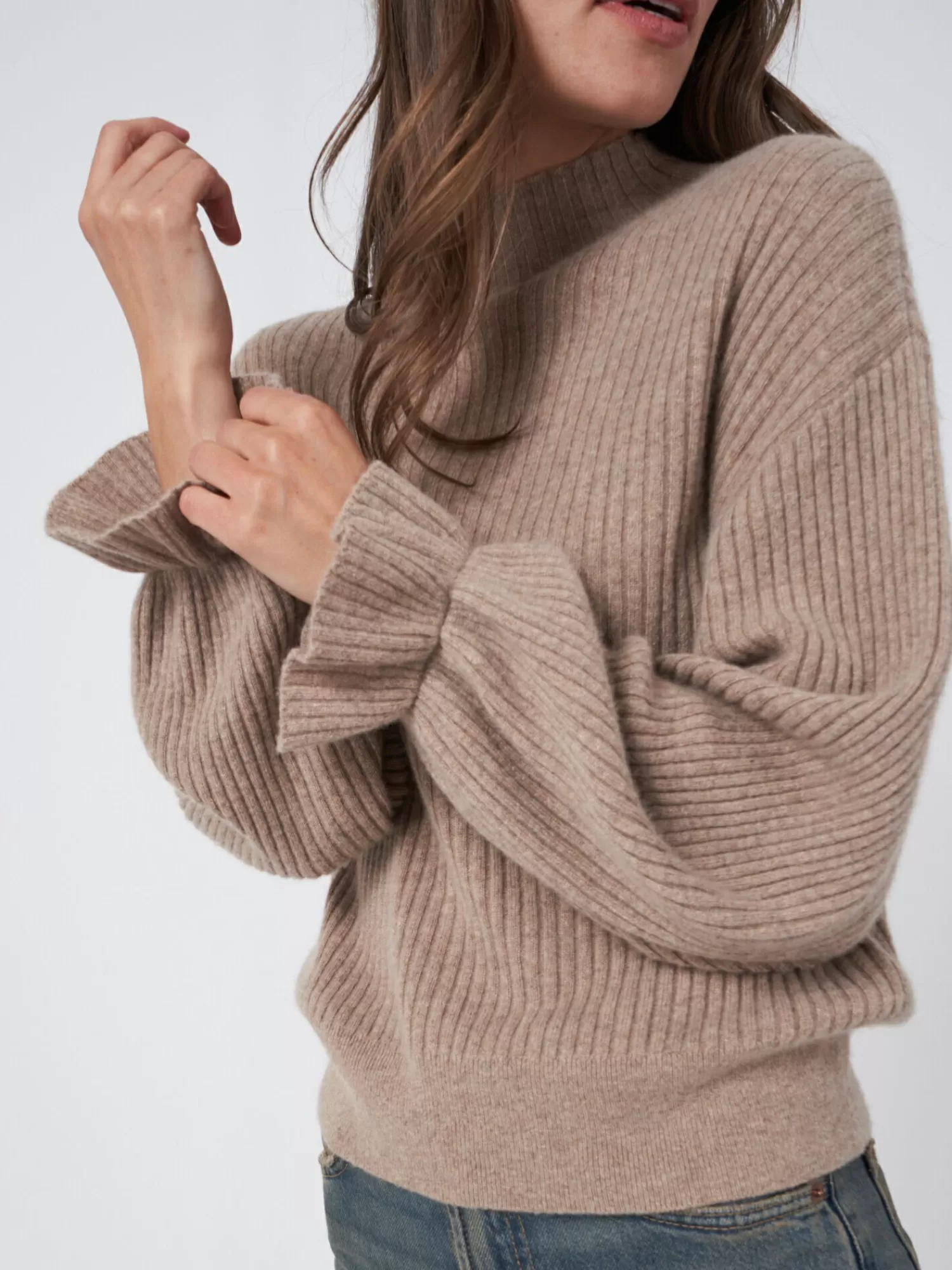 REPEAT cashmere Truien*Ribgebreide cashmere trui ruche aan de mouw Taupe