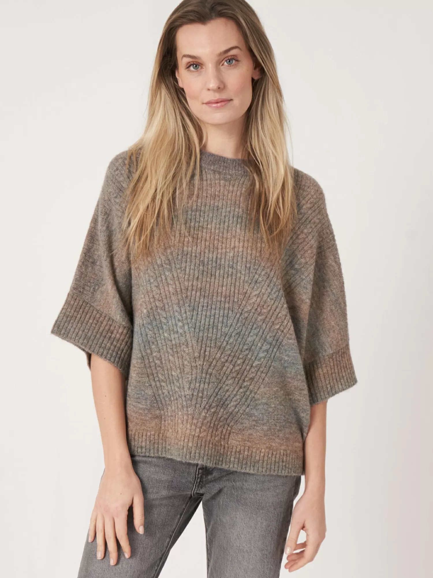 REPEAT cashmere Truien*Space dye poncho van Italiaanse wol-mix Med.Grey