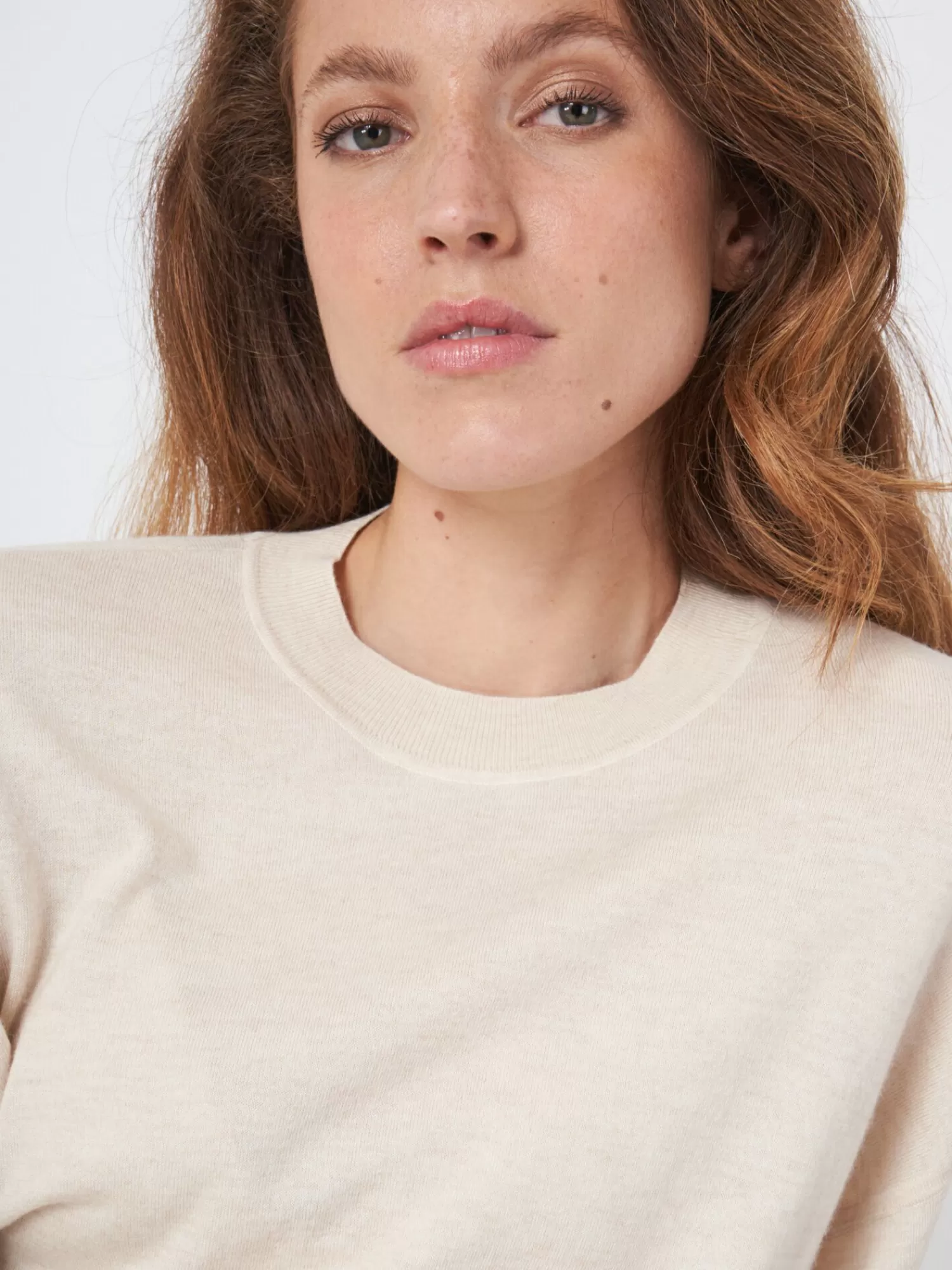 REPEAT cashmere Truien*Super fijn gebreide trui met oversized mouwen van cashmere mix LtBeige