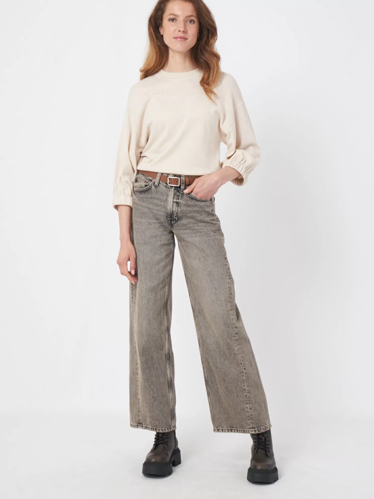 REPEAT cashmere Truien*Super fijn gebreide trui met oversized mouwen van cashmere mix LtBeige