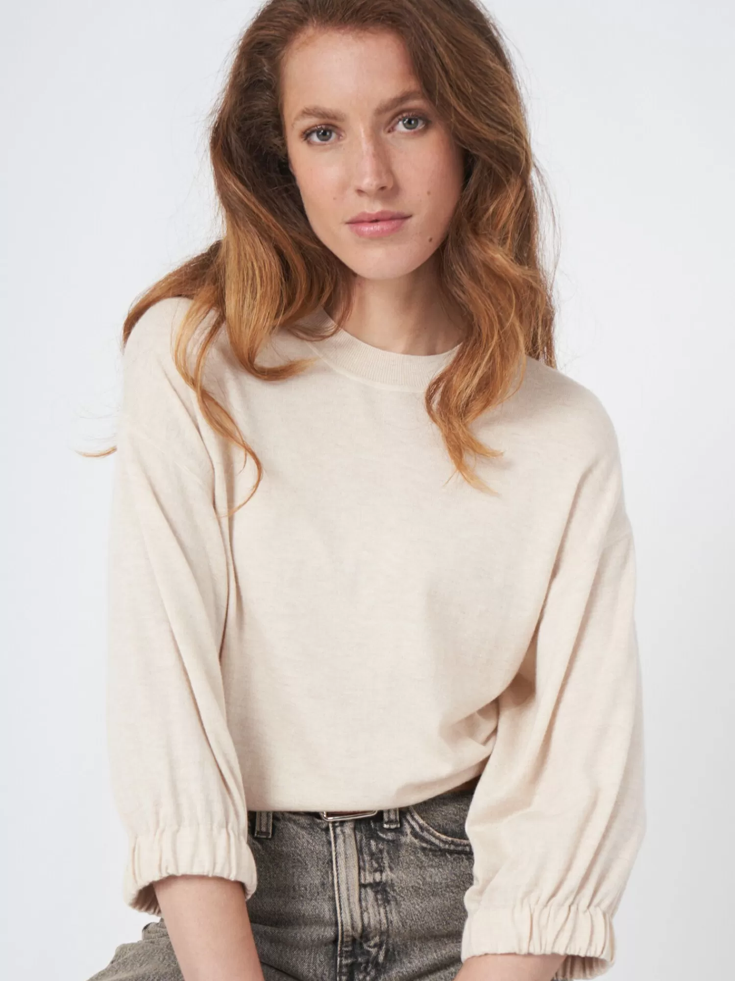 REPEAT cashmere Truien*Super fijn gebreide trui met oversized mouwen van cashmere mix LtBeige