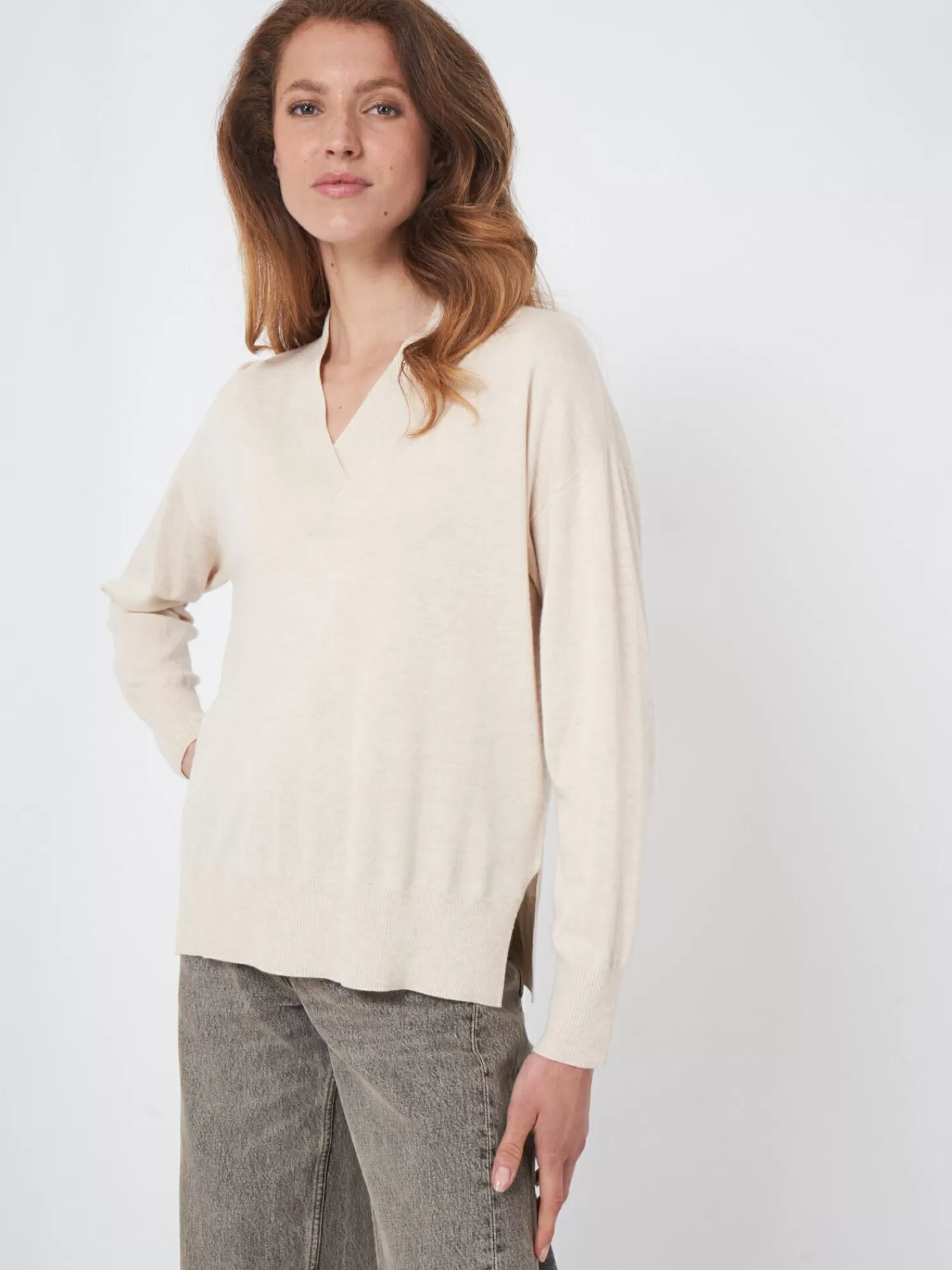 REPEAT cashmere Truien*Super fijn gebreide V-hals trui van cashmere mix LtBeige