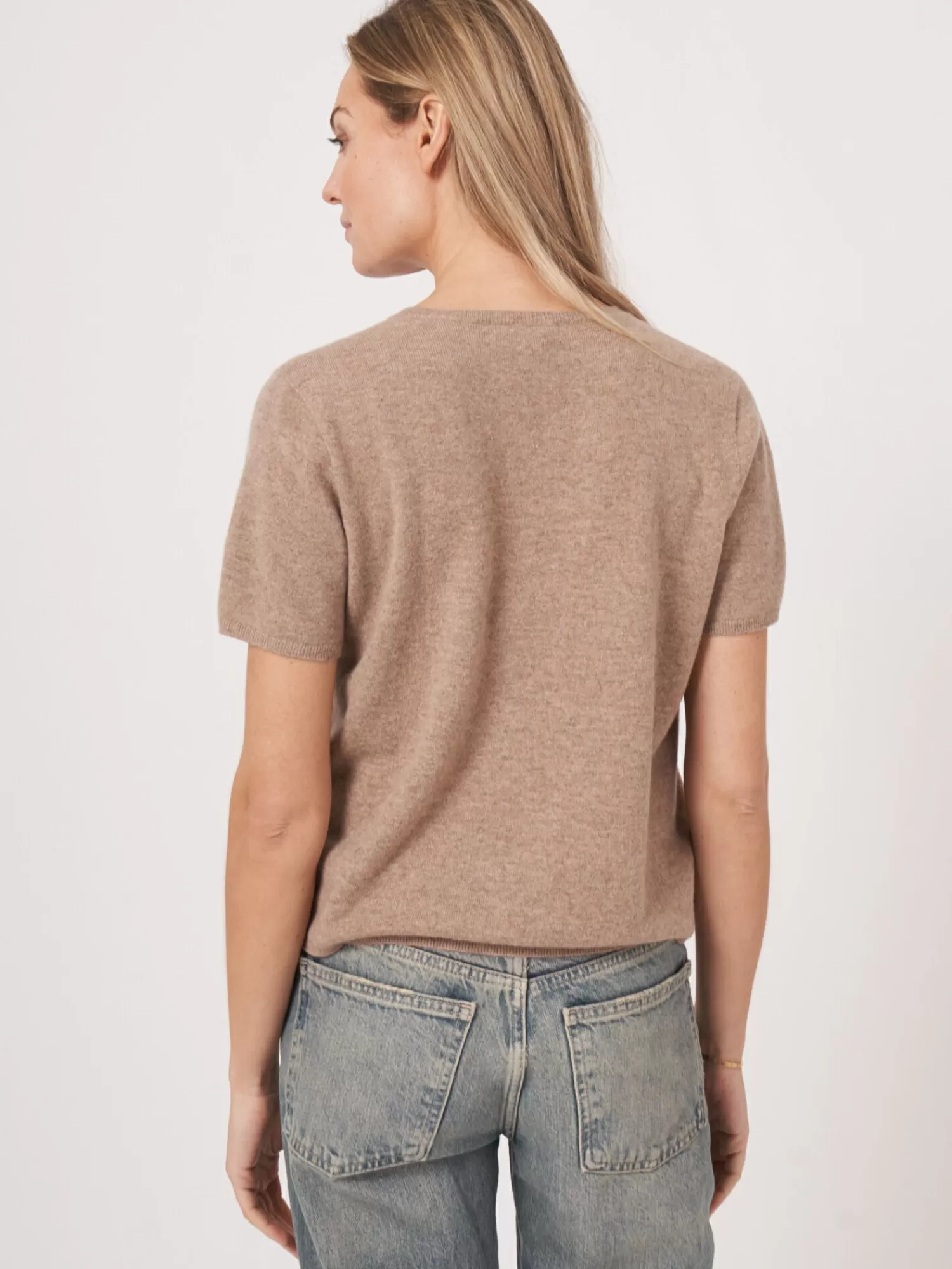 REPEAT cashmere Organic Cashmere | Truien*Trui met korte mouw naadloos gebreid van biologisch cashmere Taupe